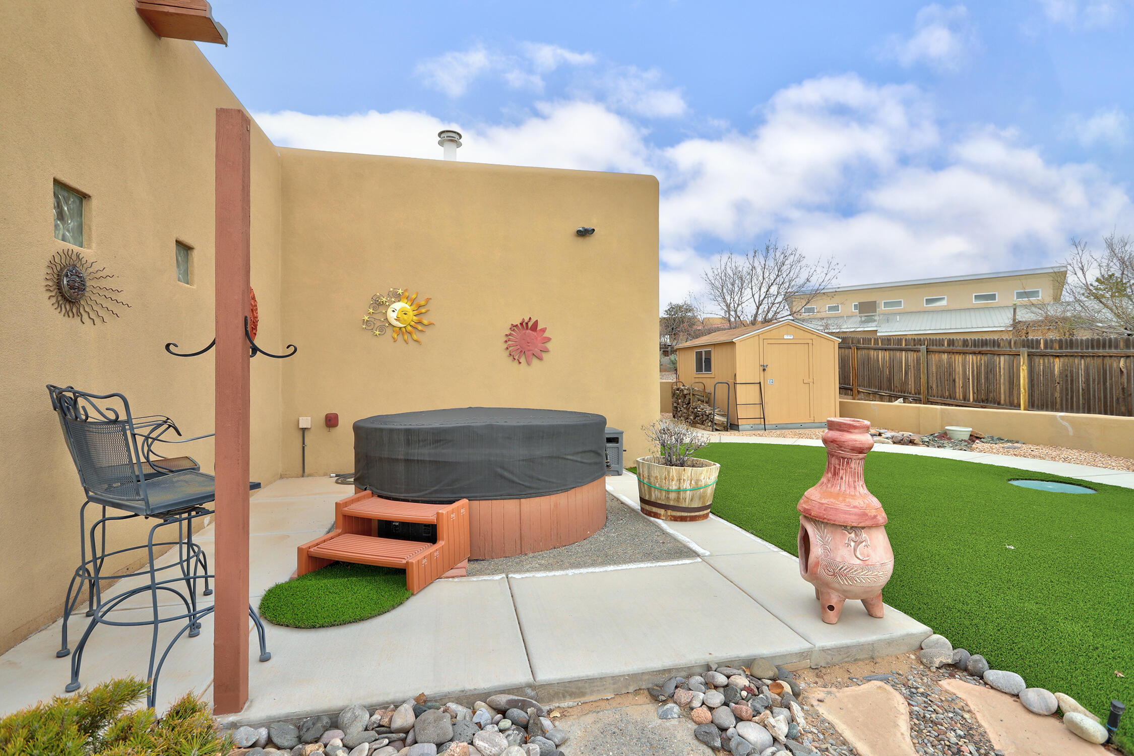 5813 Rio Lama Road NE