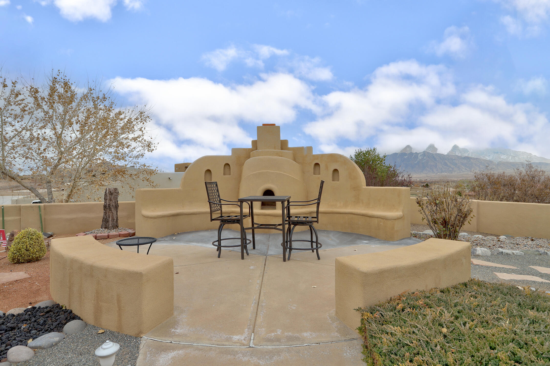 5813 Rio Lama Road NE