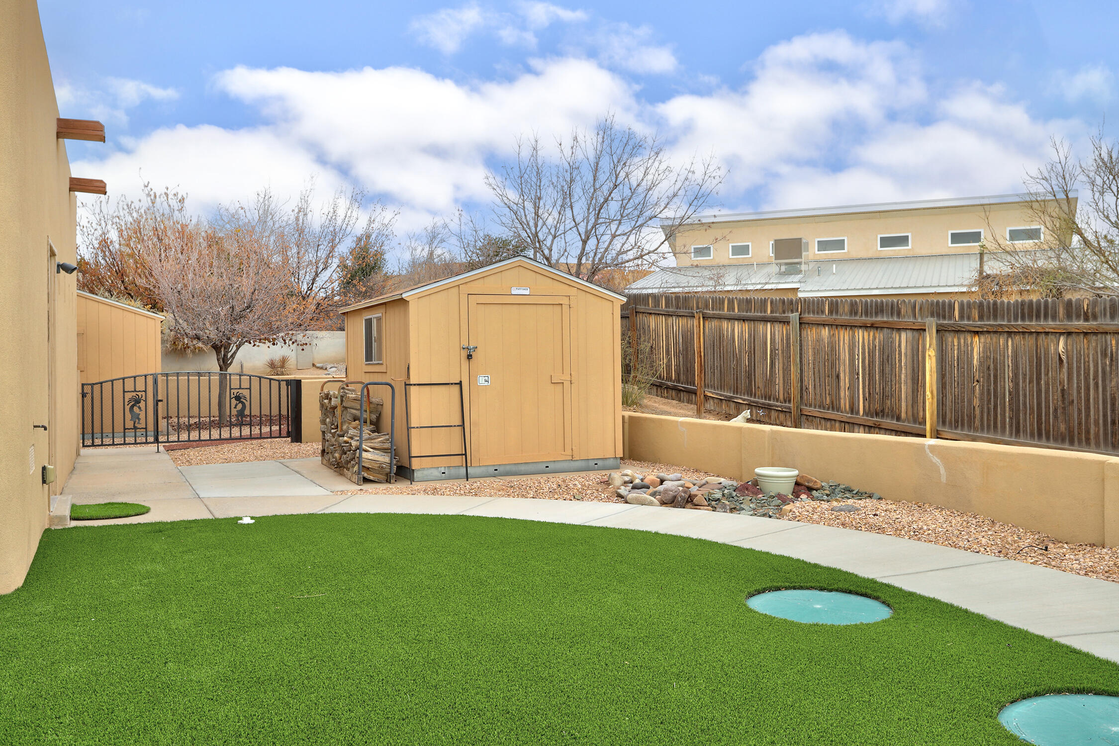 5813 Rio Lama Road NE