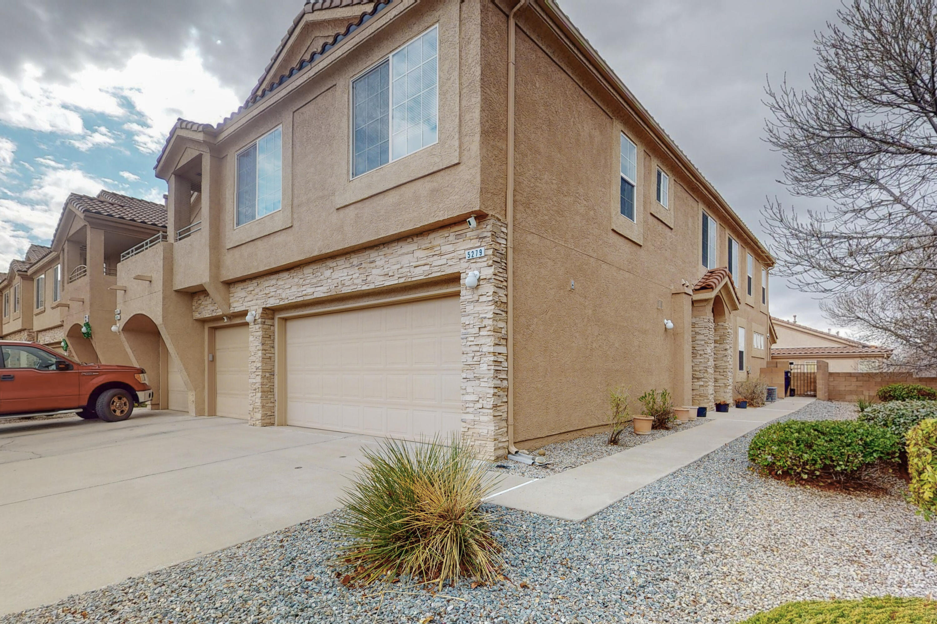 5279 Na Pali Street NE