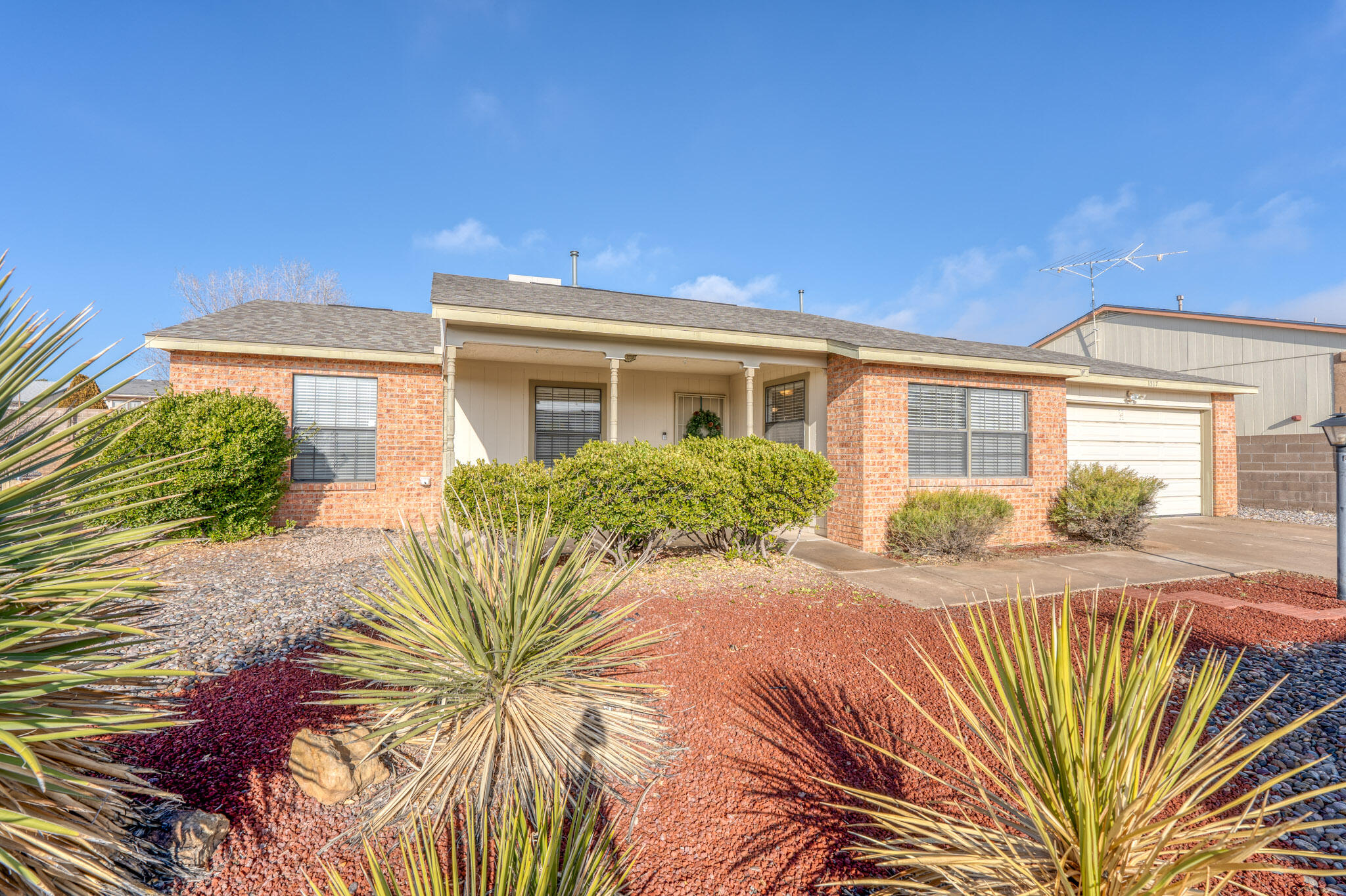1517 Hummingbird Road NE
