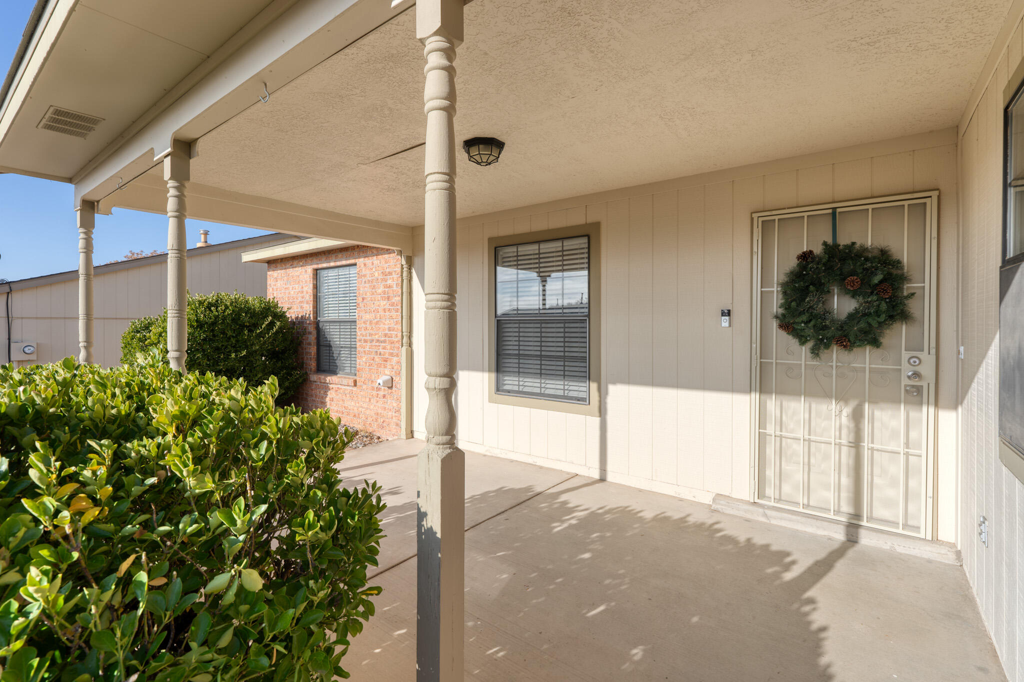 1517 Hummingbird Road NE