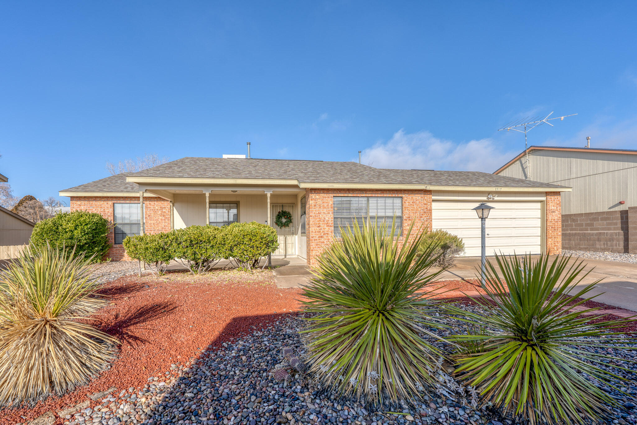 1517 Hummingbird Road NE