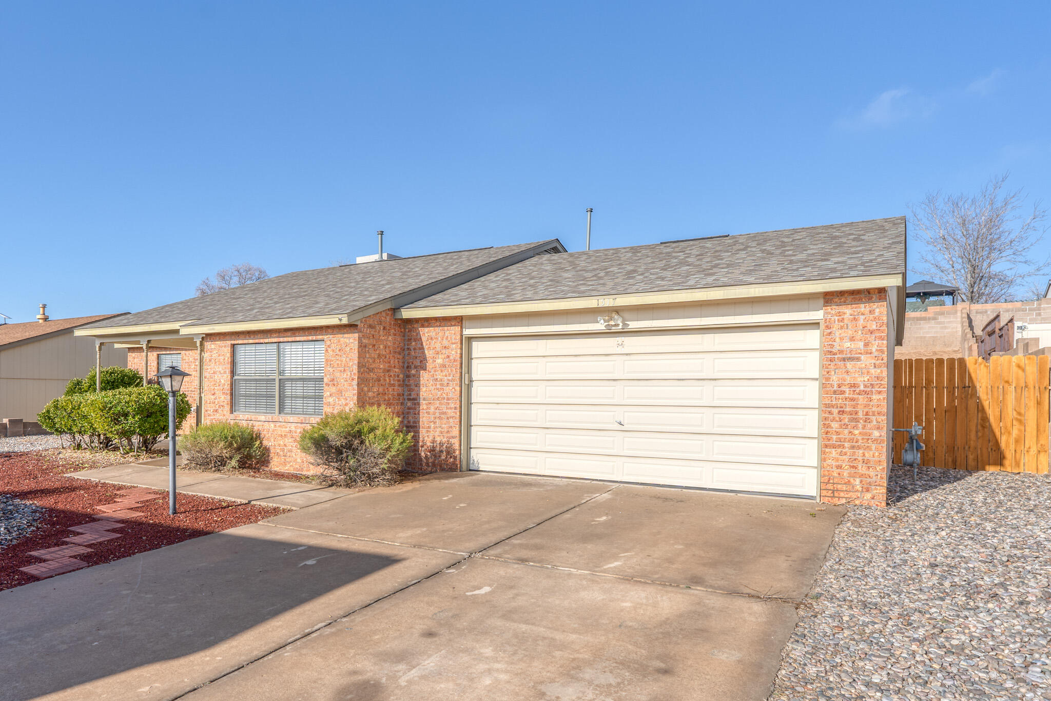 1517 Hummingbird Road NE