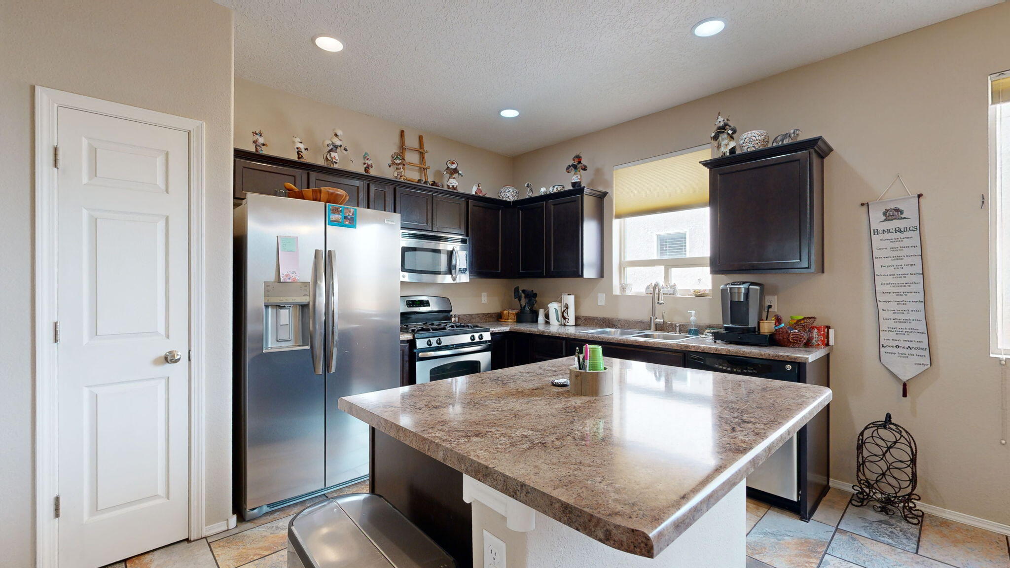 1436 Desert Paintbrush Loop NE