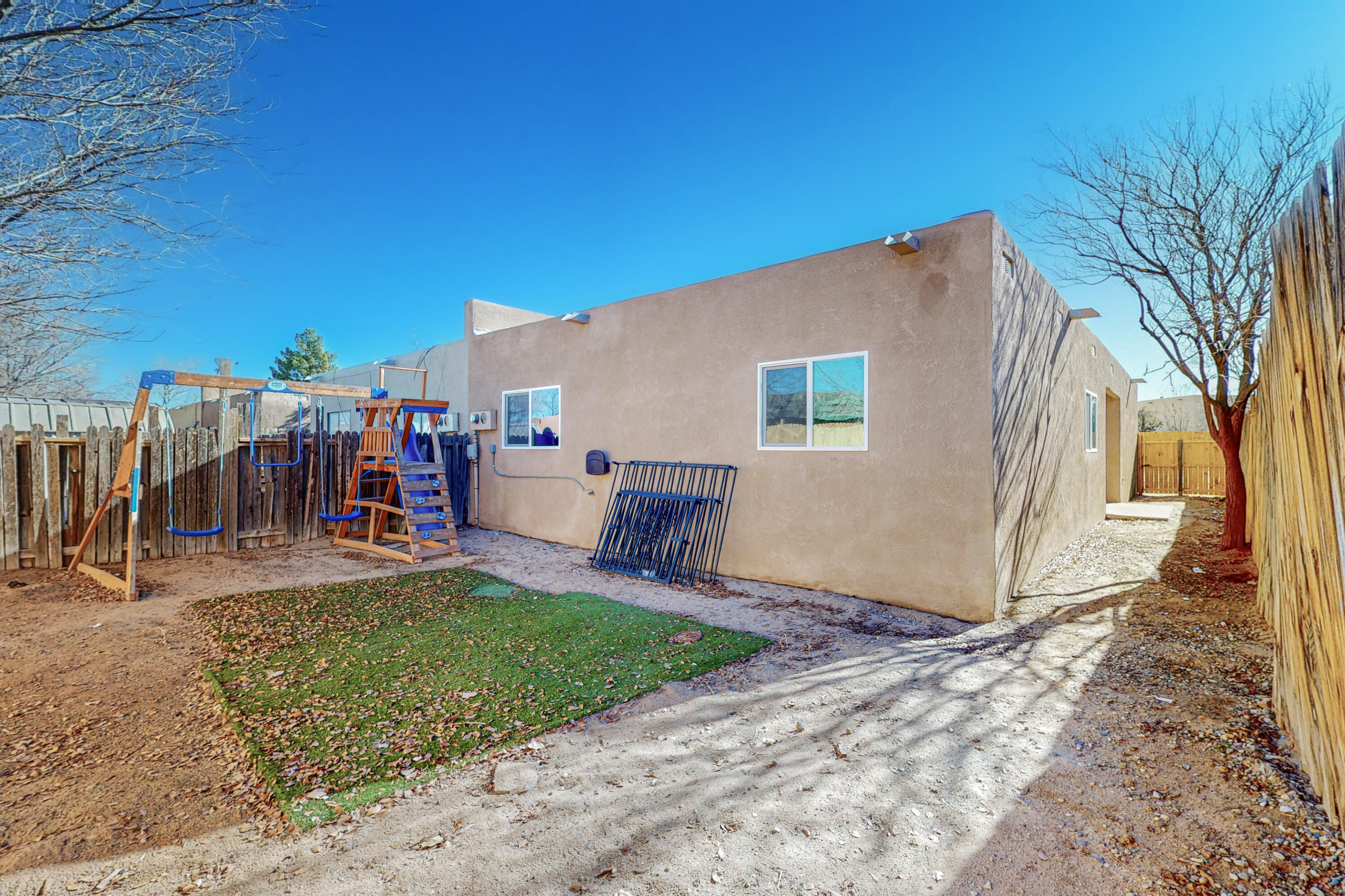 6071 Redlands Road NW