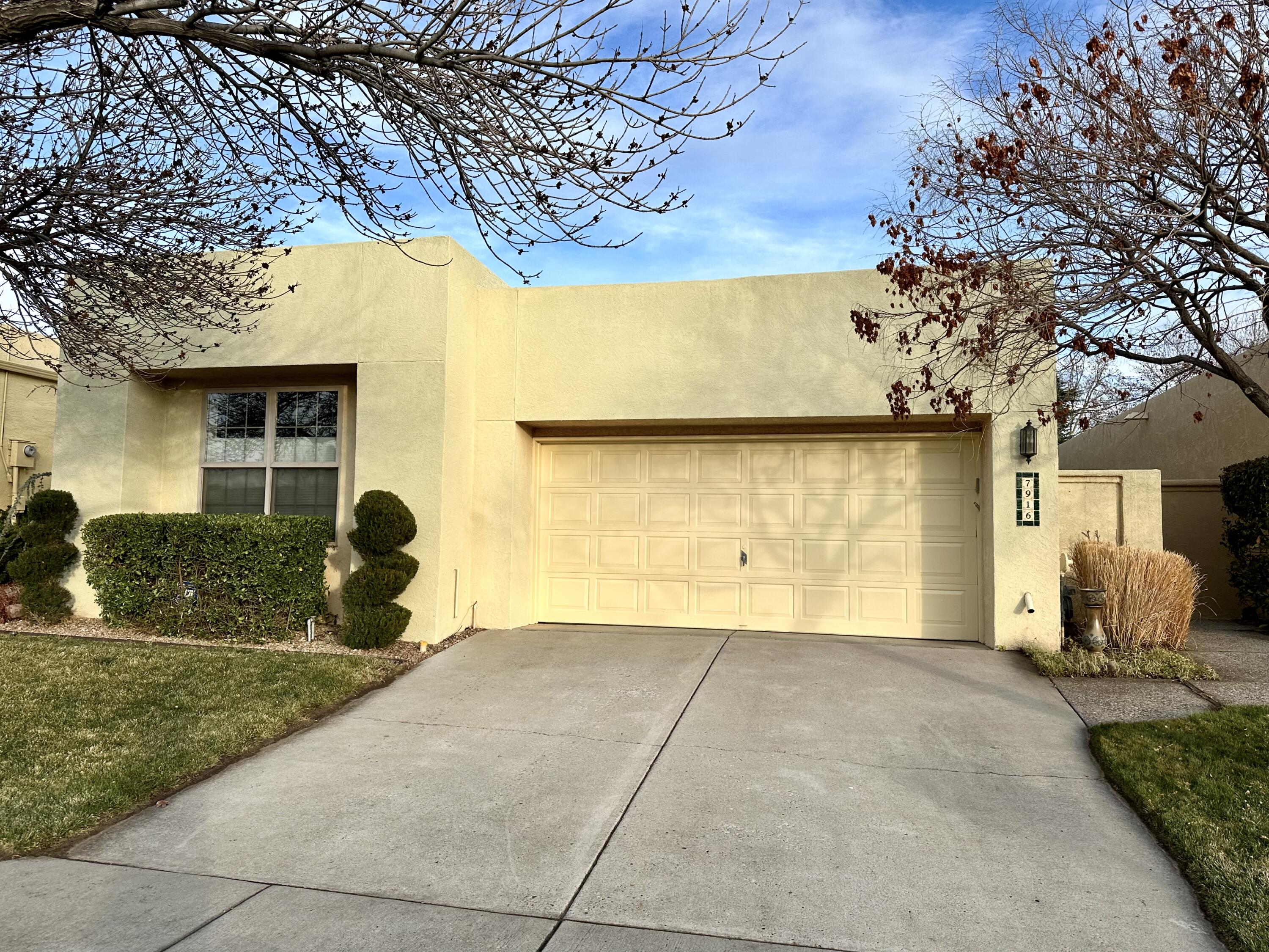 7916 Woodleaf Drive NE