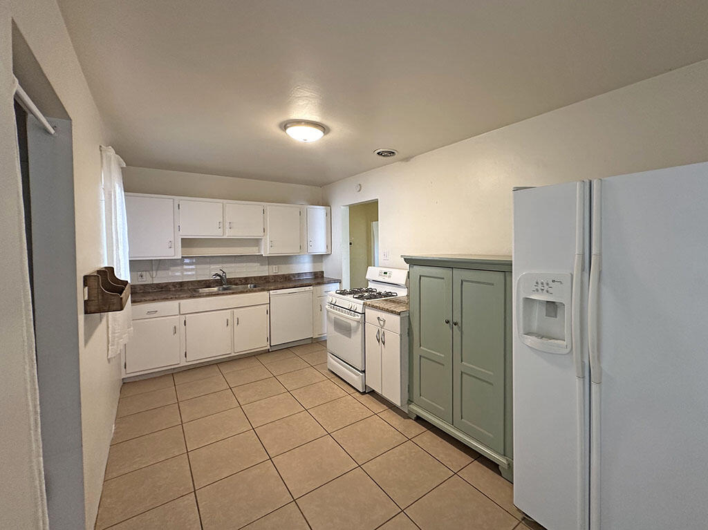 804 Cardenas Drive NE