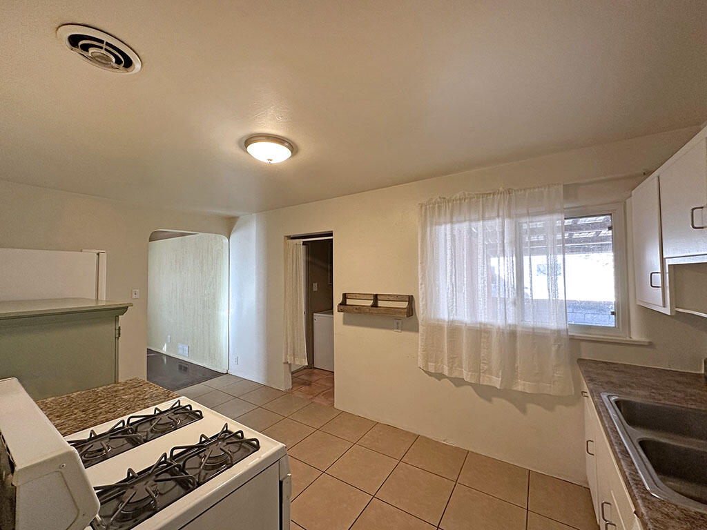 804 Cardenas Drive NE