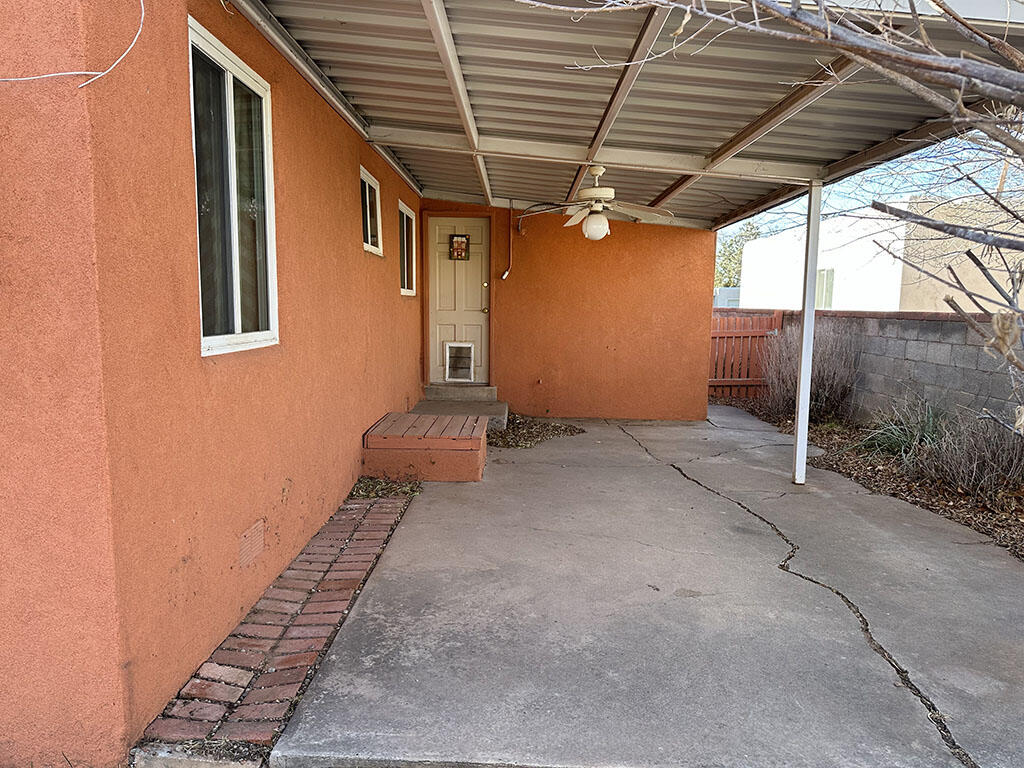 804 Cardenas Drive NE