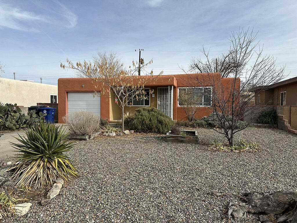 804 Cardenas Drive NE