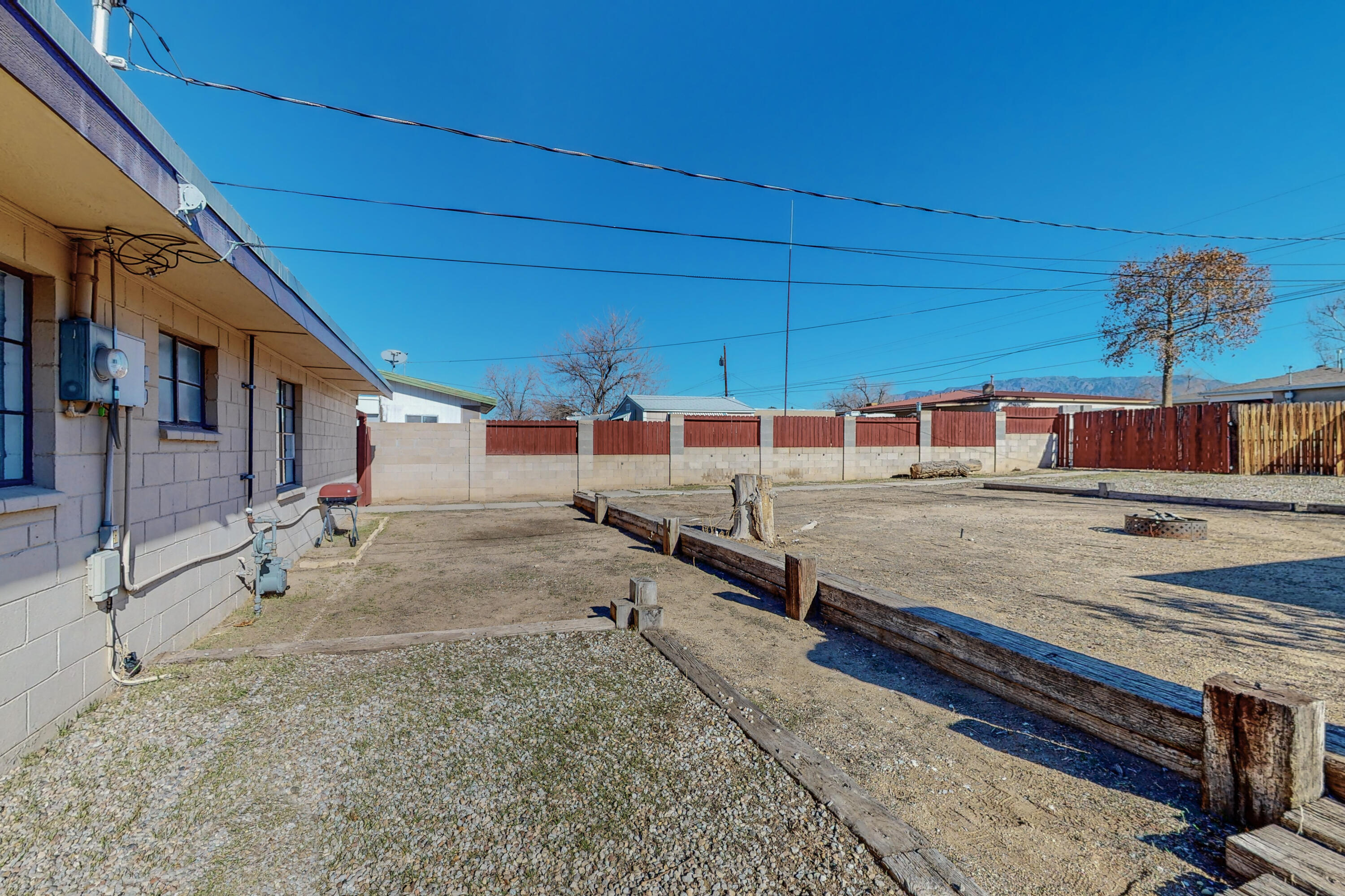 2810 Montclaire Drive NE