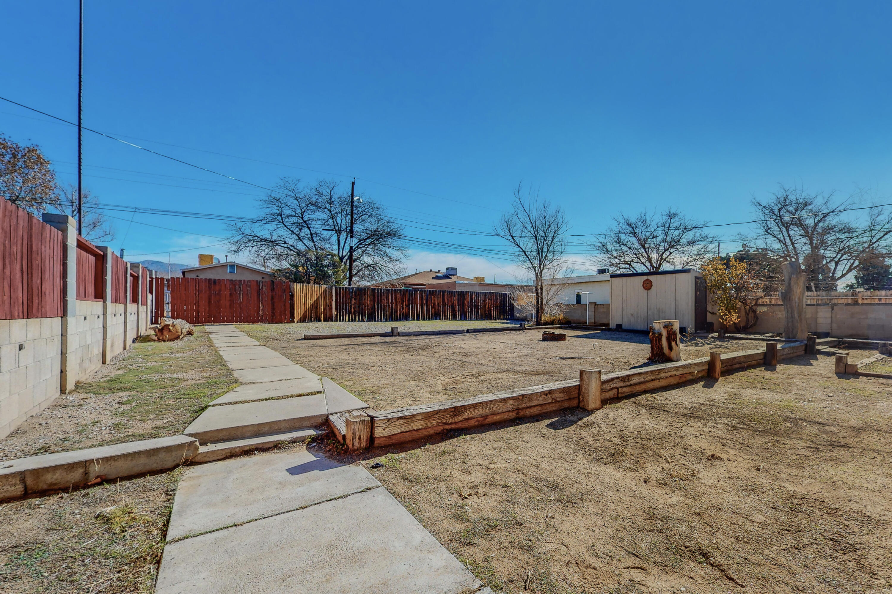 2810 Montclaire Drive NE