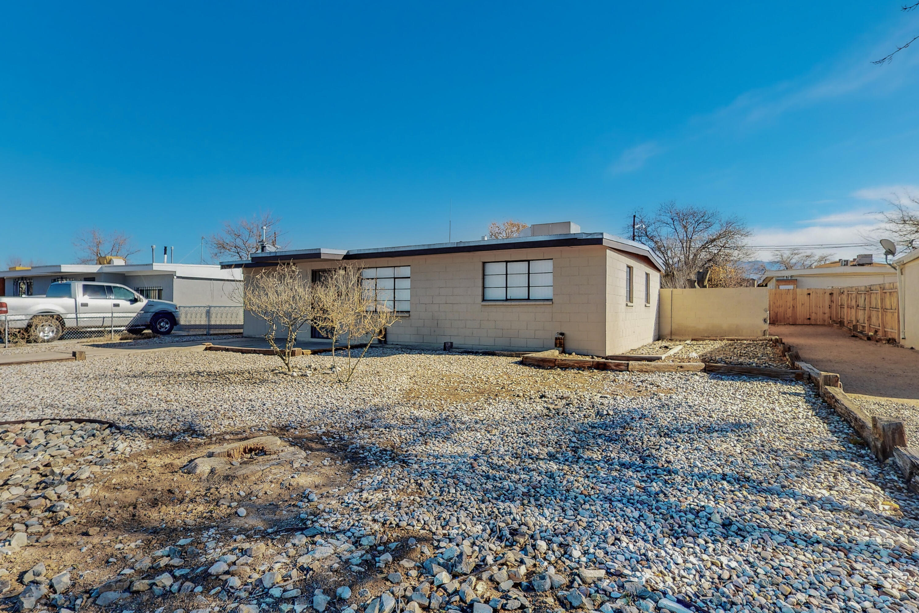 2810 Montclaire Drive NE