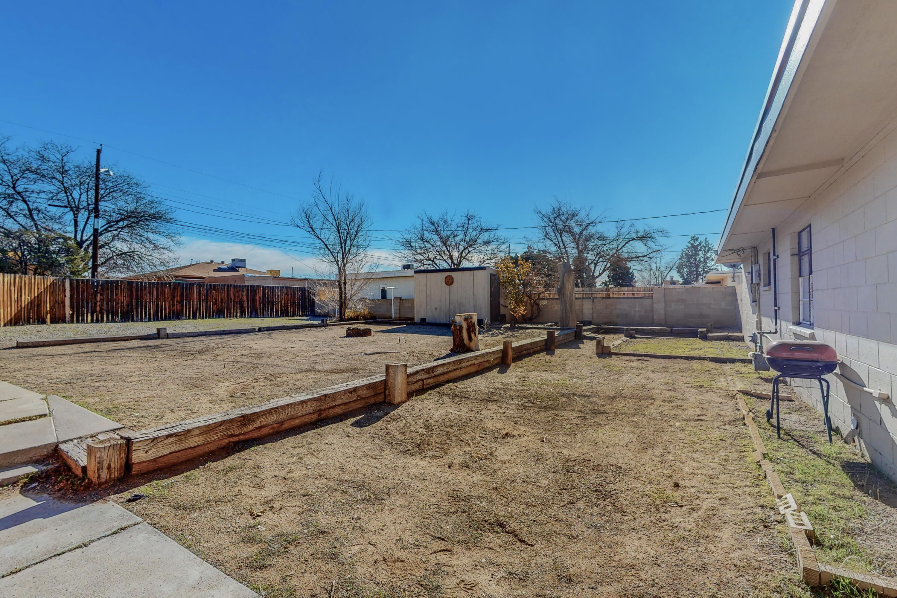 2810 Montclaire Drive NE