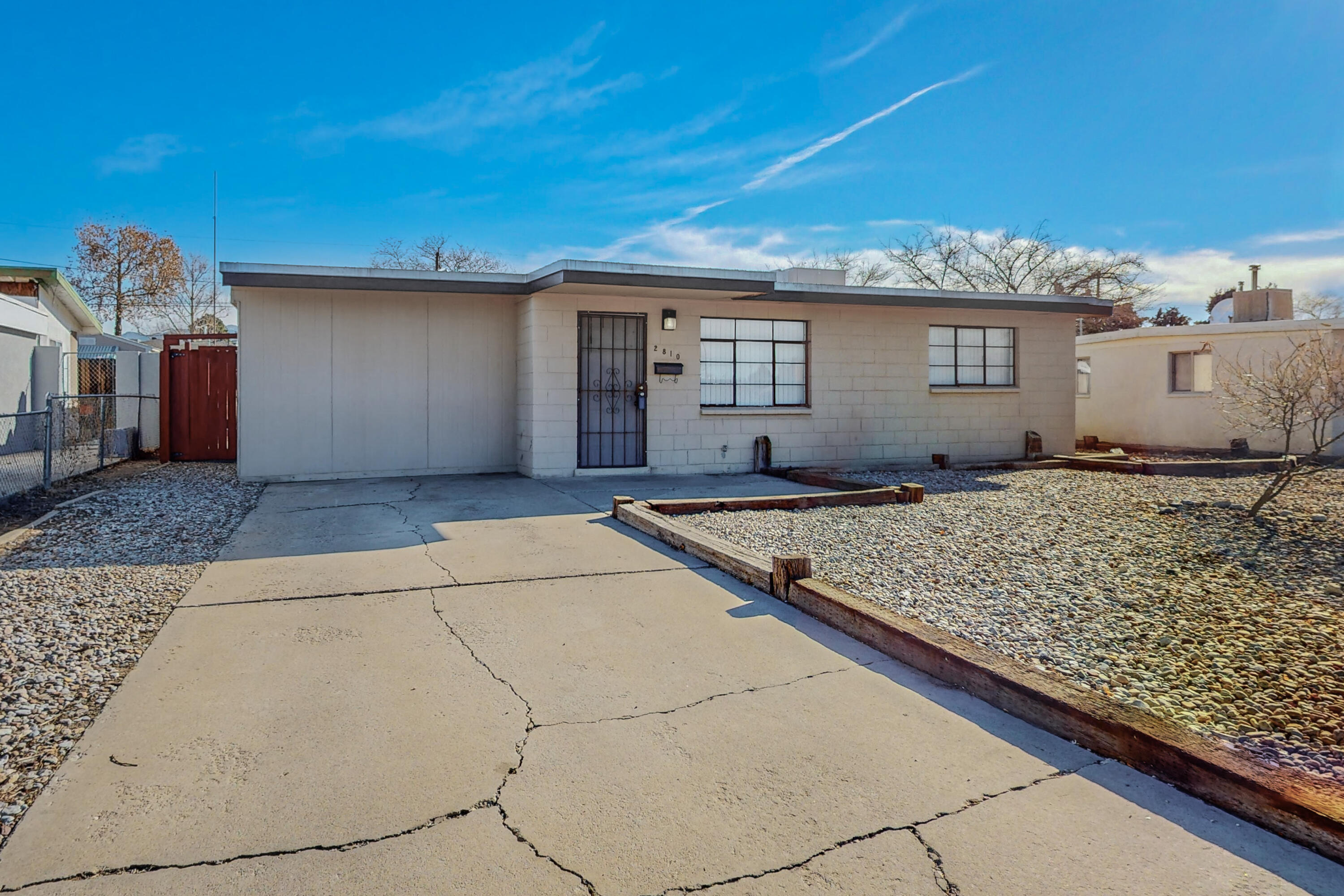 2810 Montclaire Drive NE