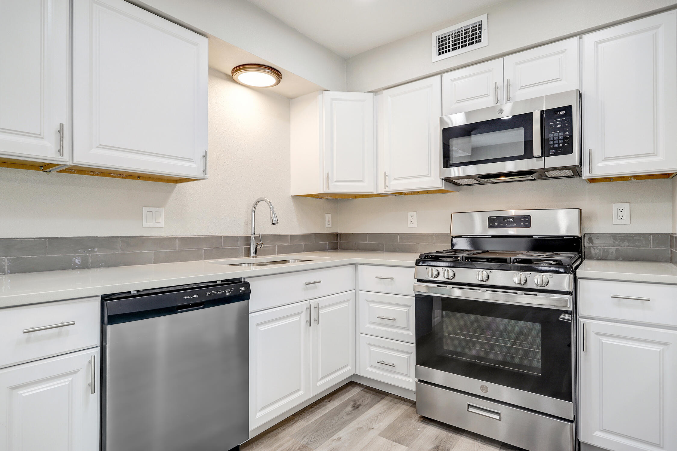 14212 Turner Place NE