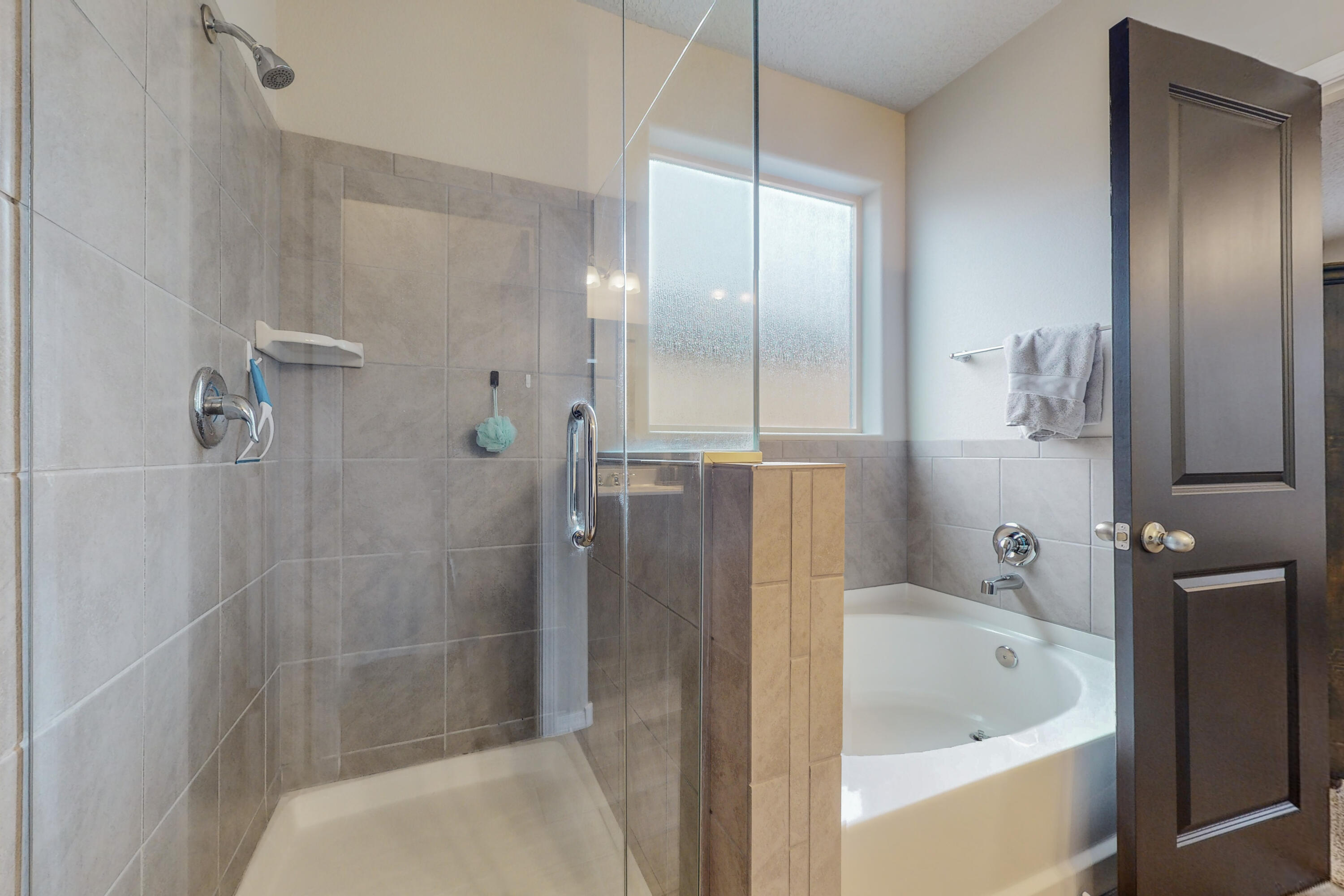 4231 Summit Park Road NE