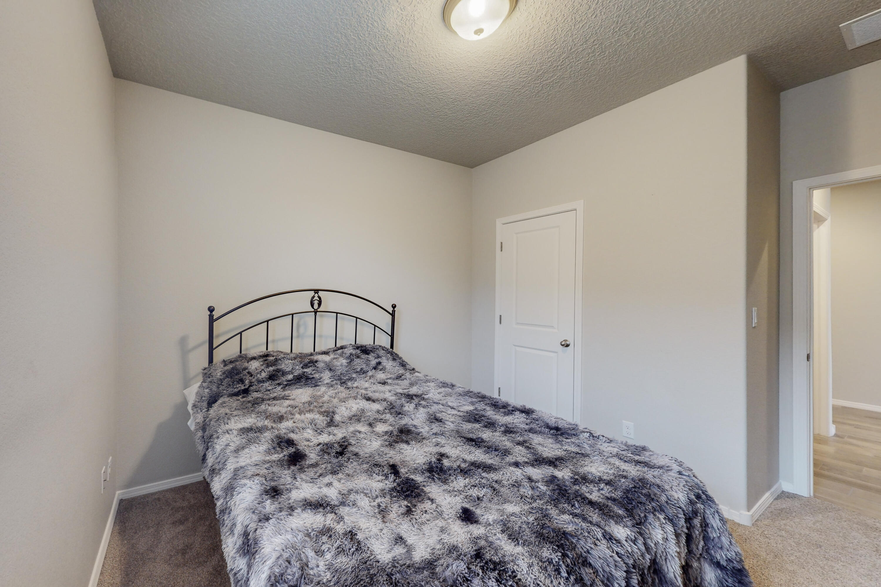 4231 Summit Park Road NE