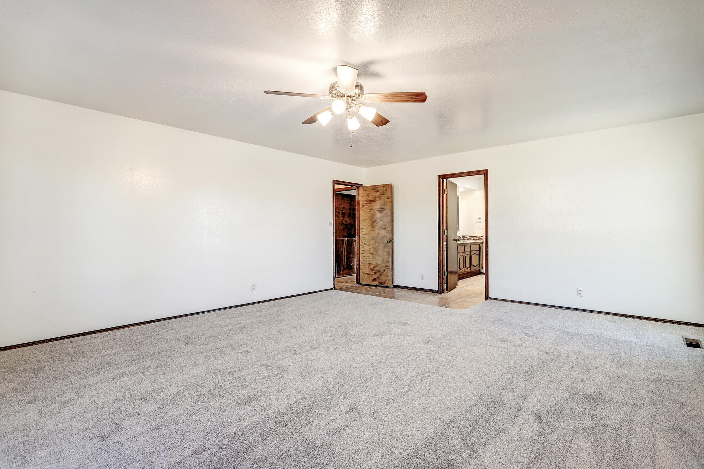 1124 Castellano Court SE