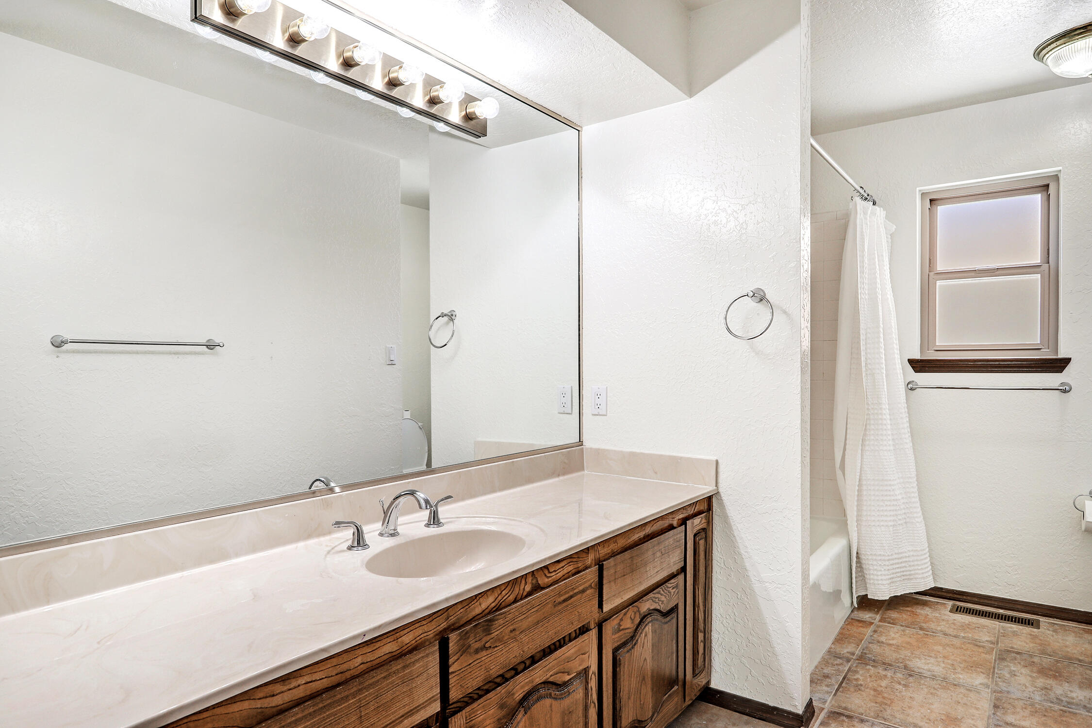 1124 Castellano Court SE