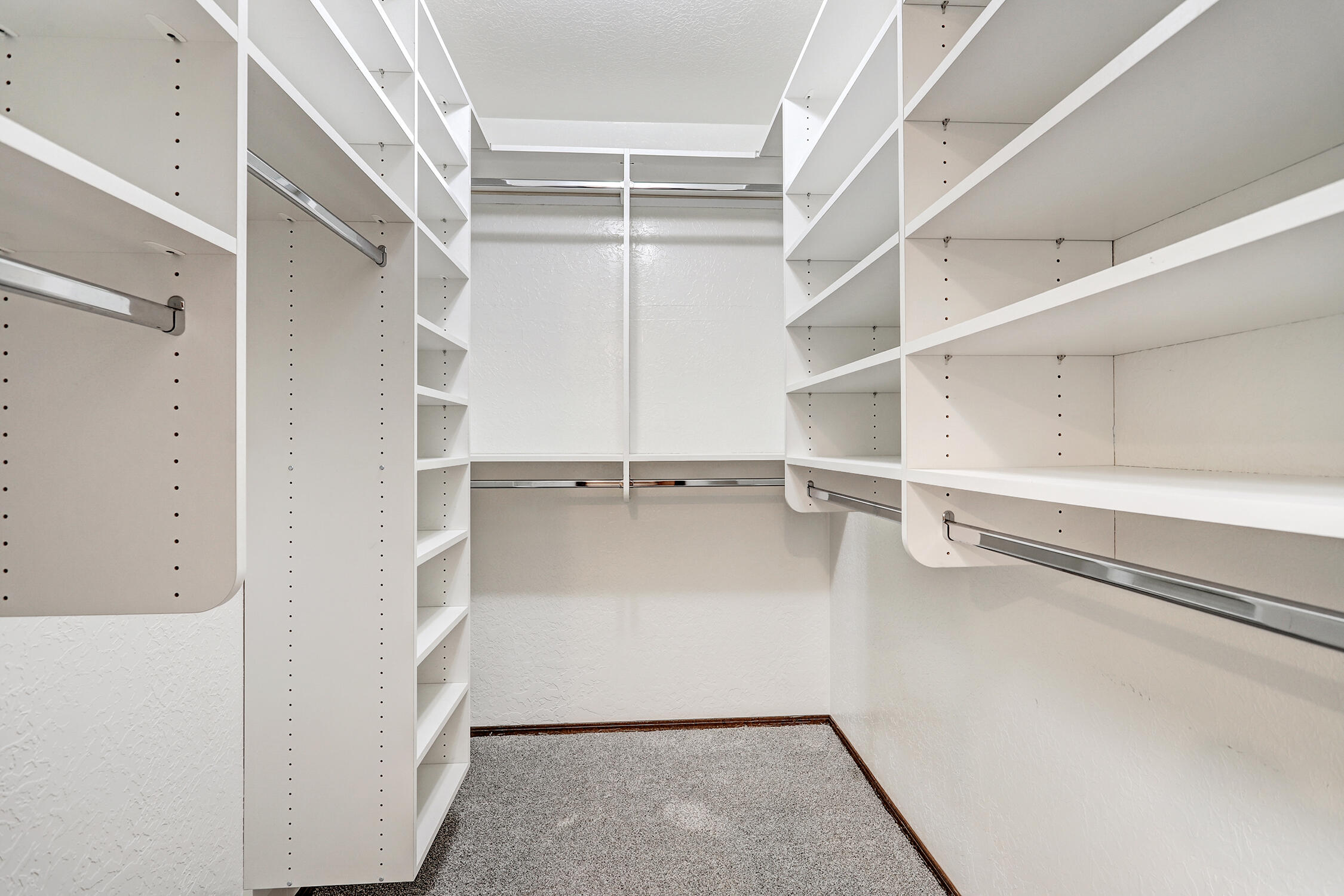 1124 Castellano Court SE