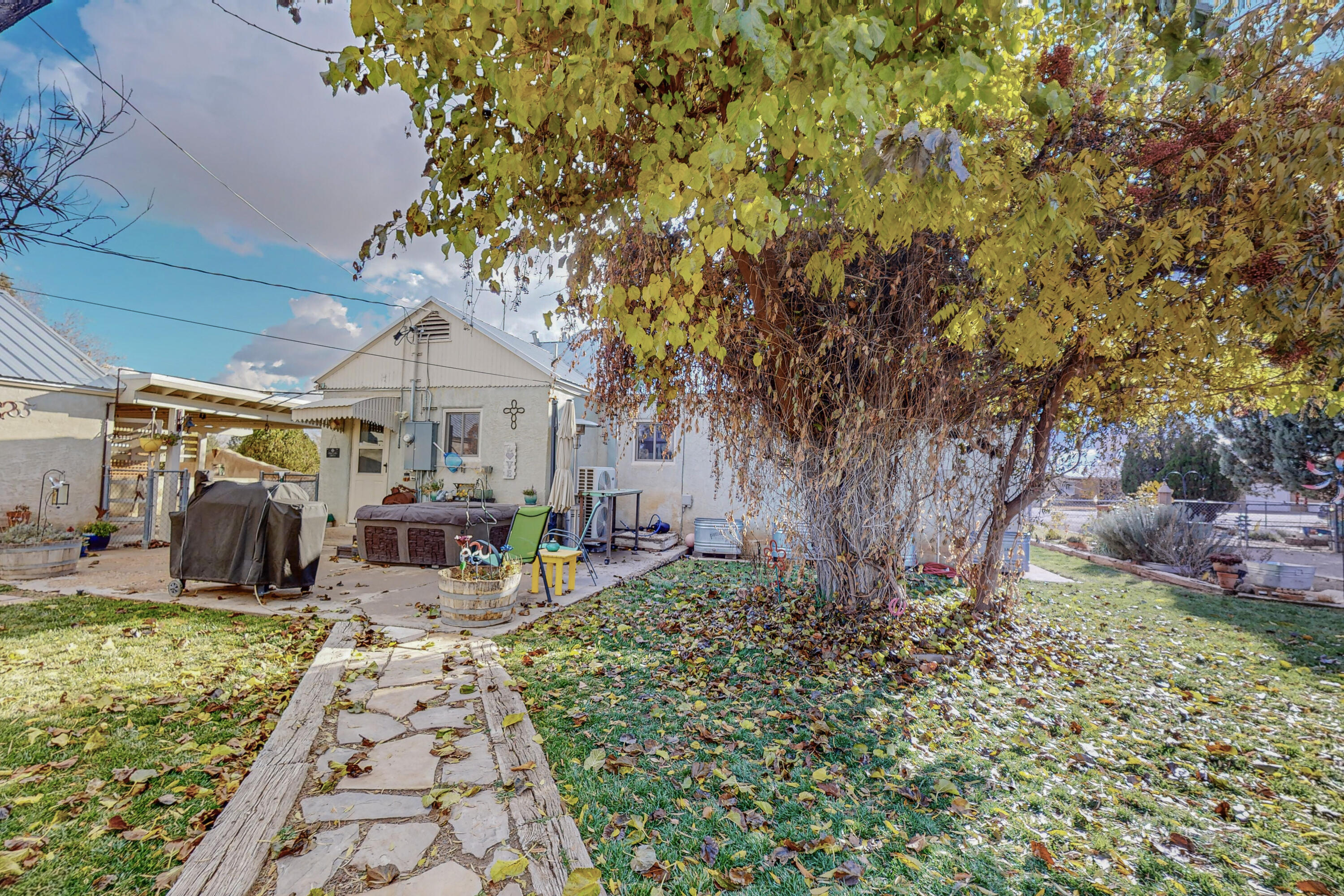 501 El Paraiso Road NW