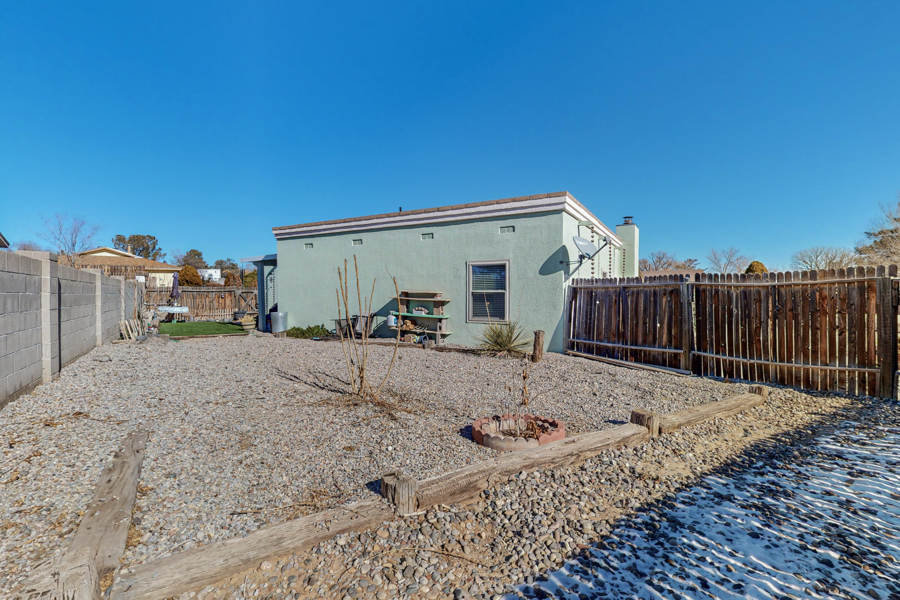 715 Hydra Road SE