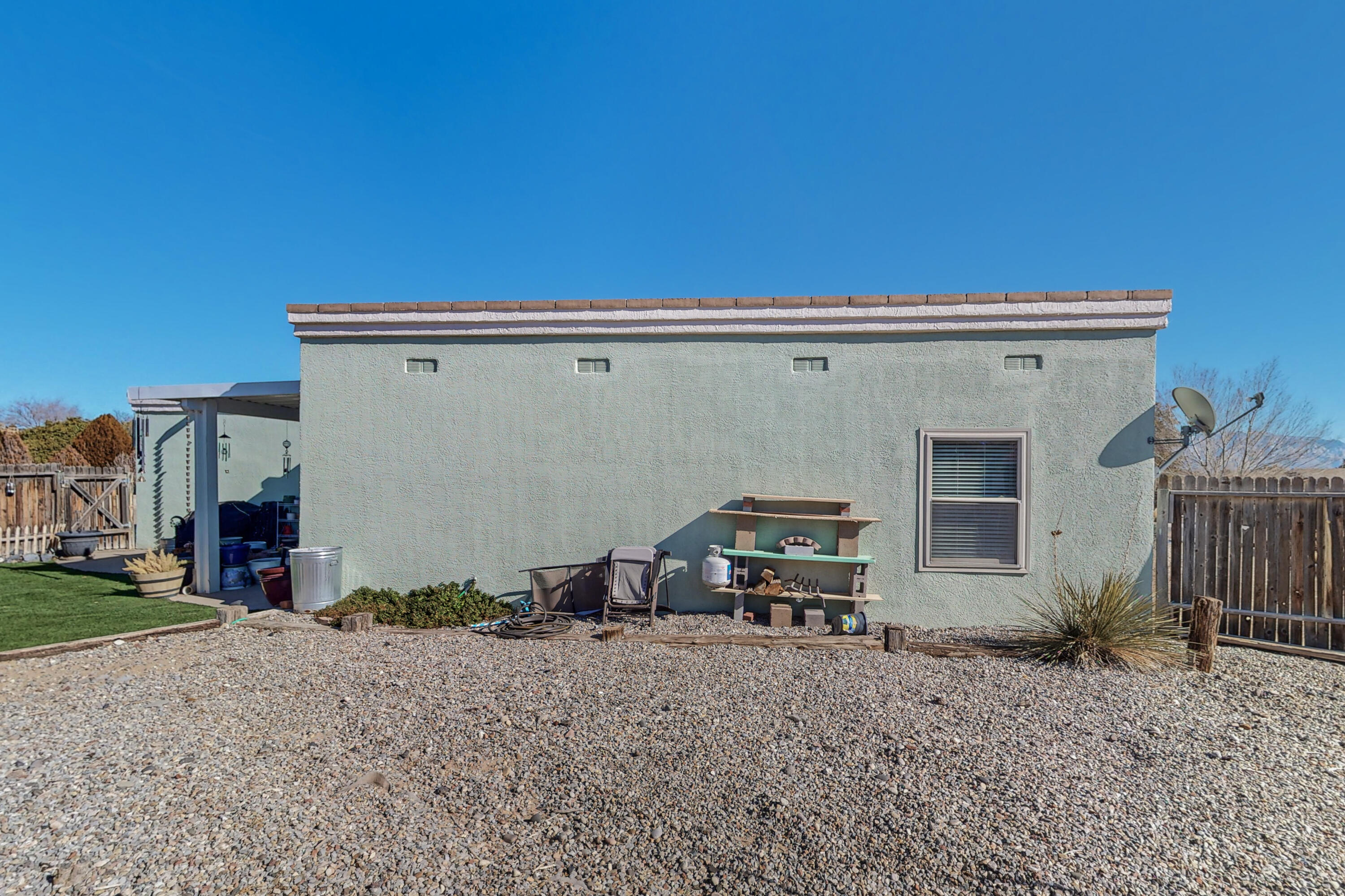 715 Hydra Road SE
