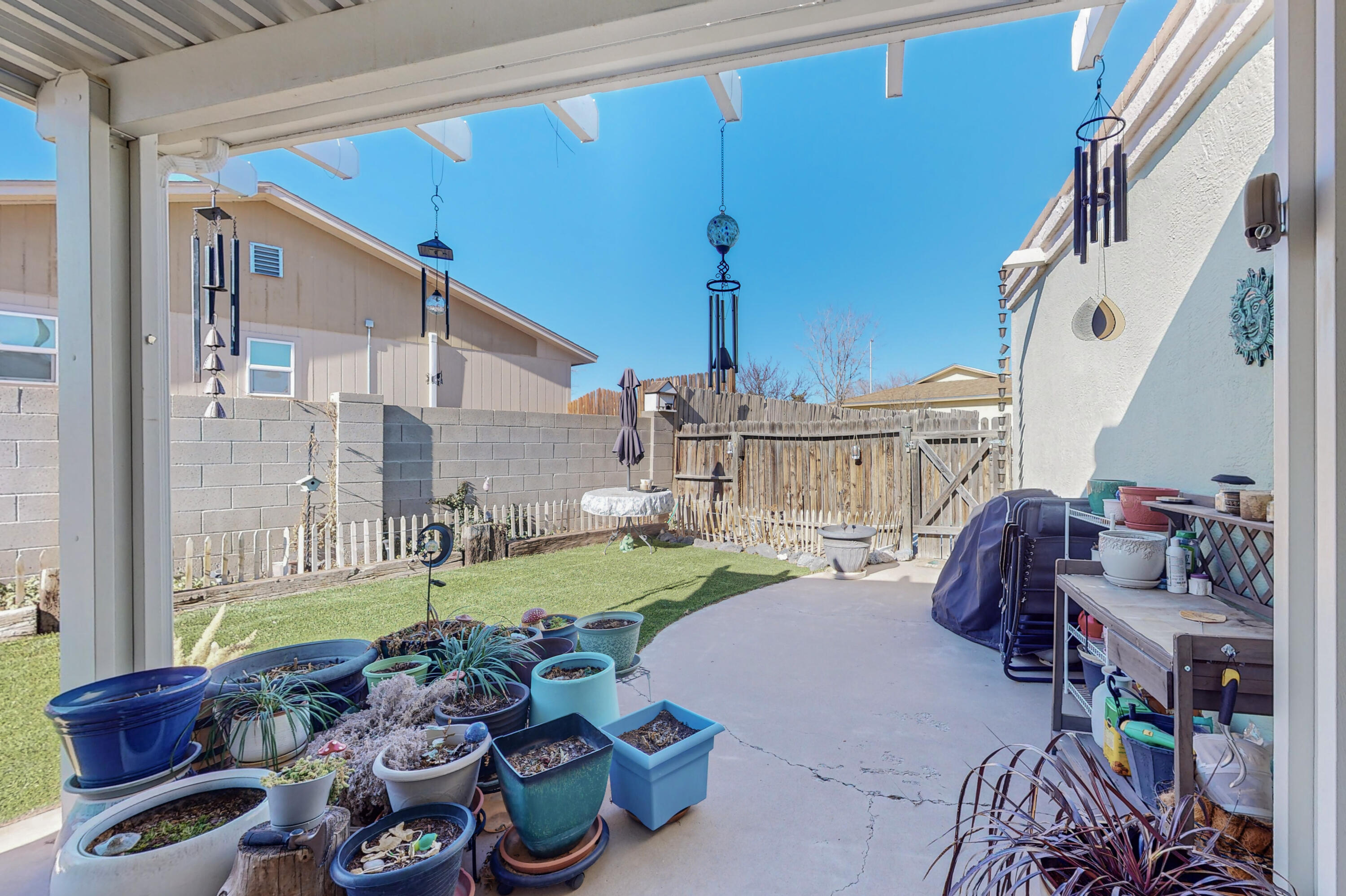 715 Hydra Road SE