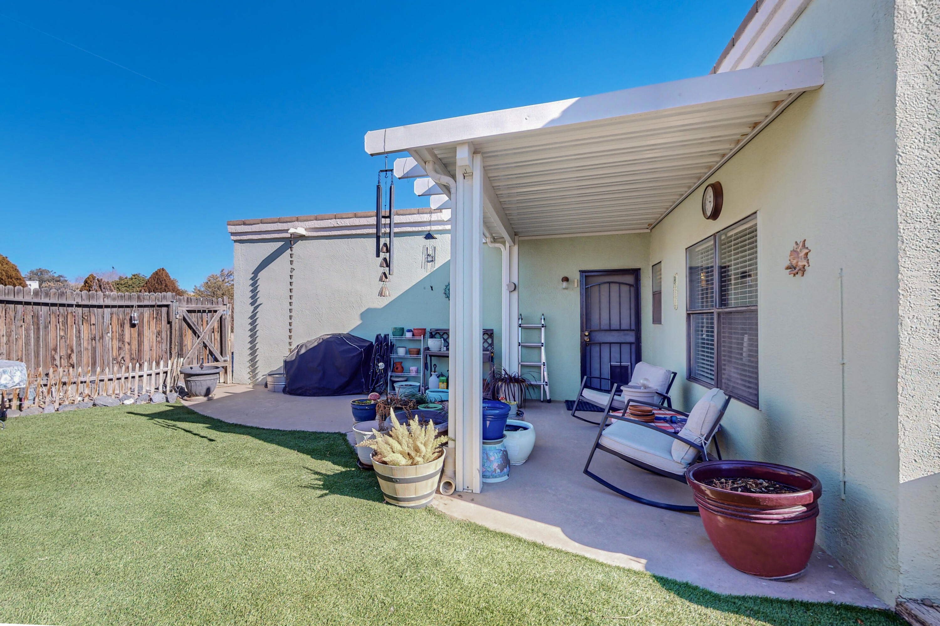 715 Hydra Road SE