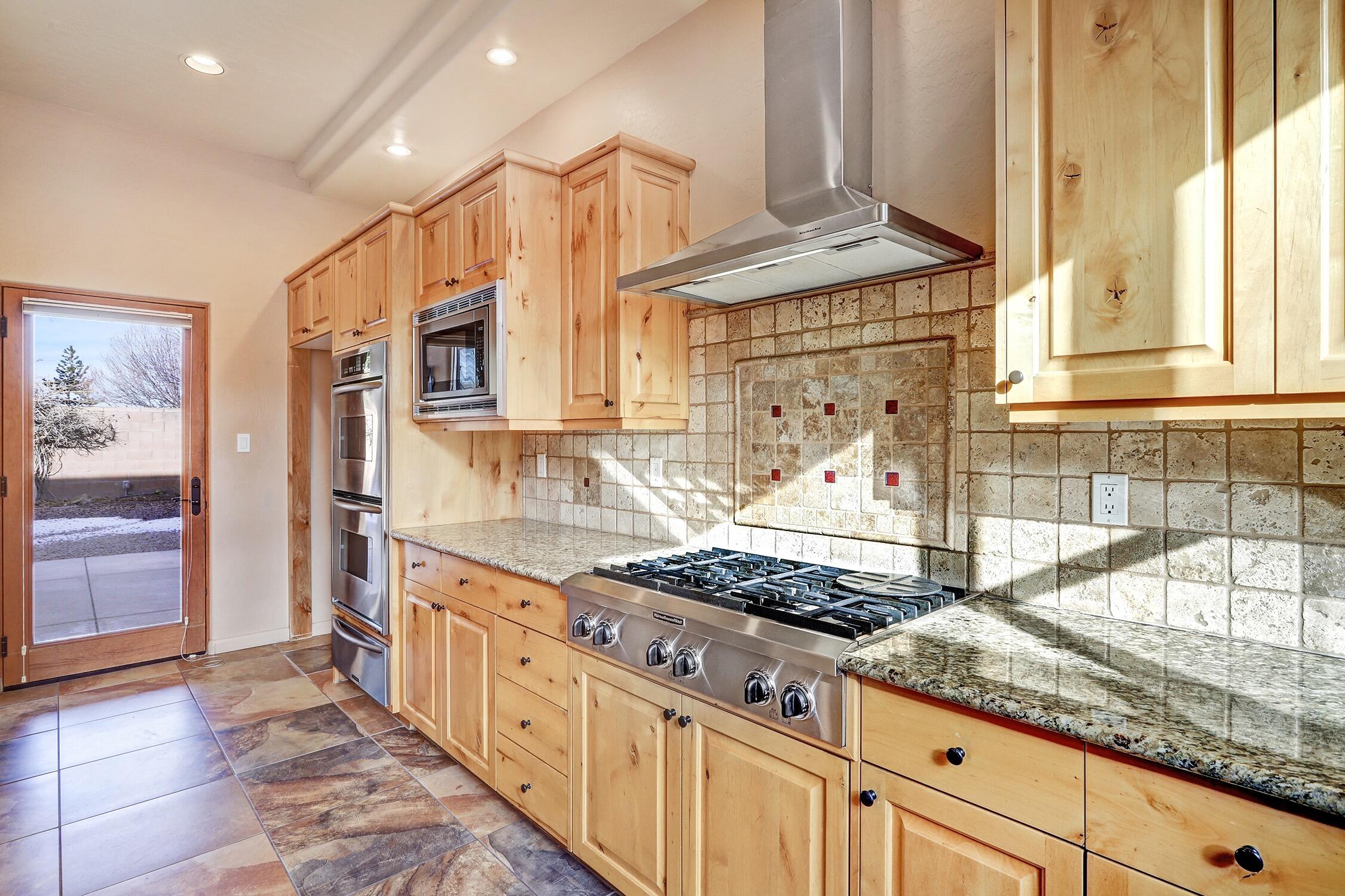 8109 Via Encantada NE