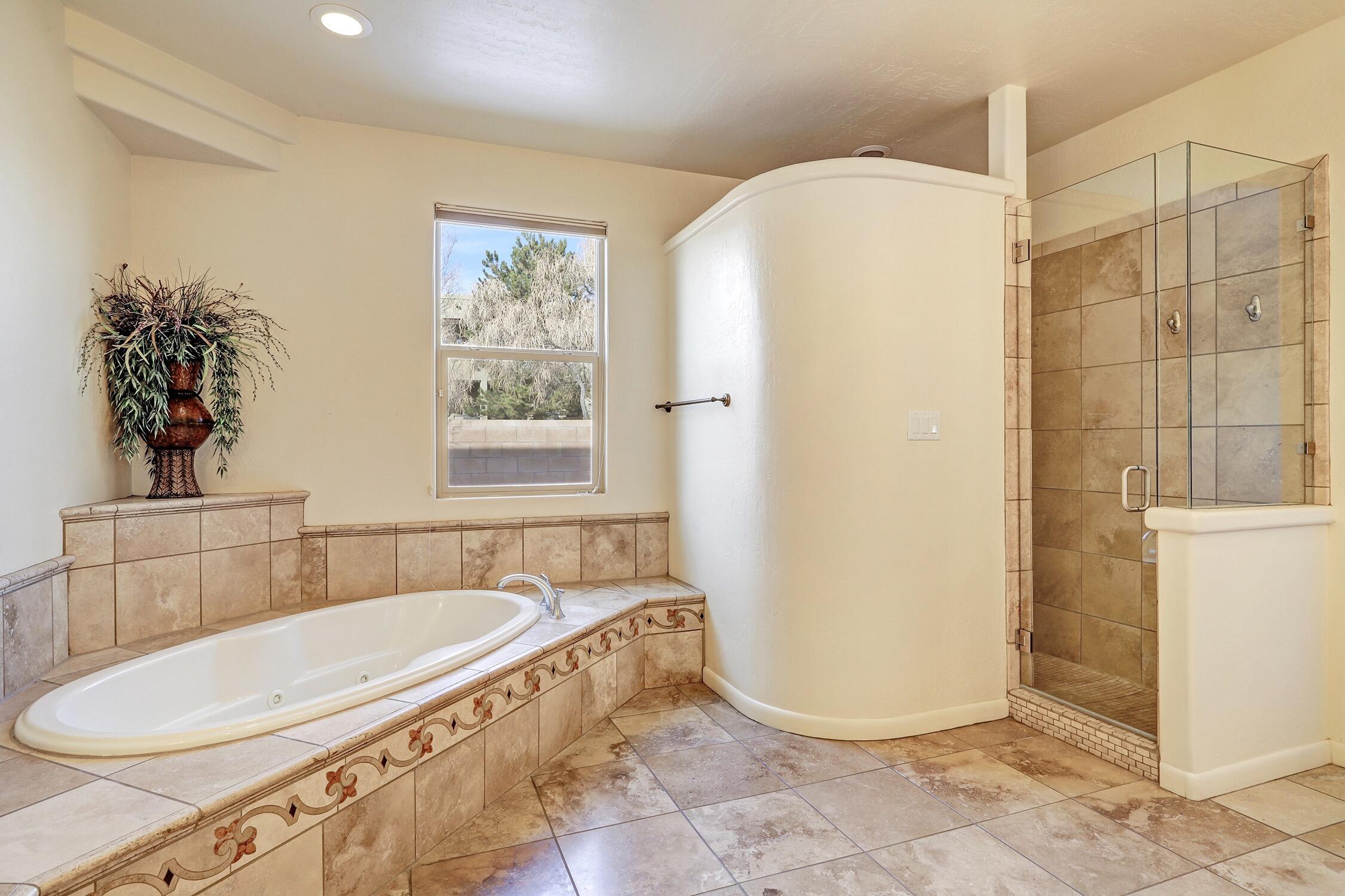 8109 Via Encantada NE