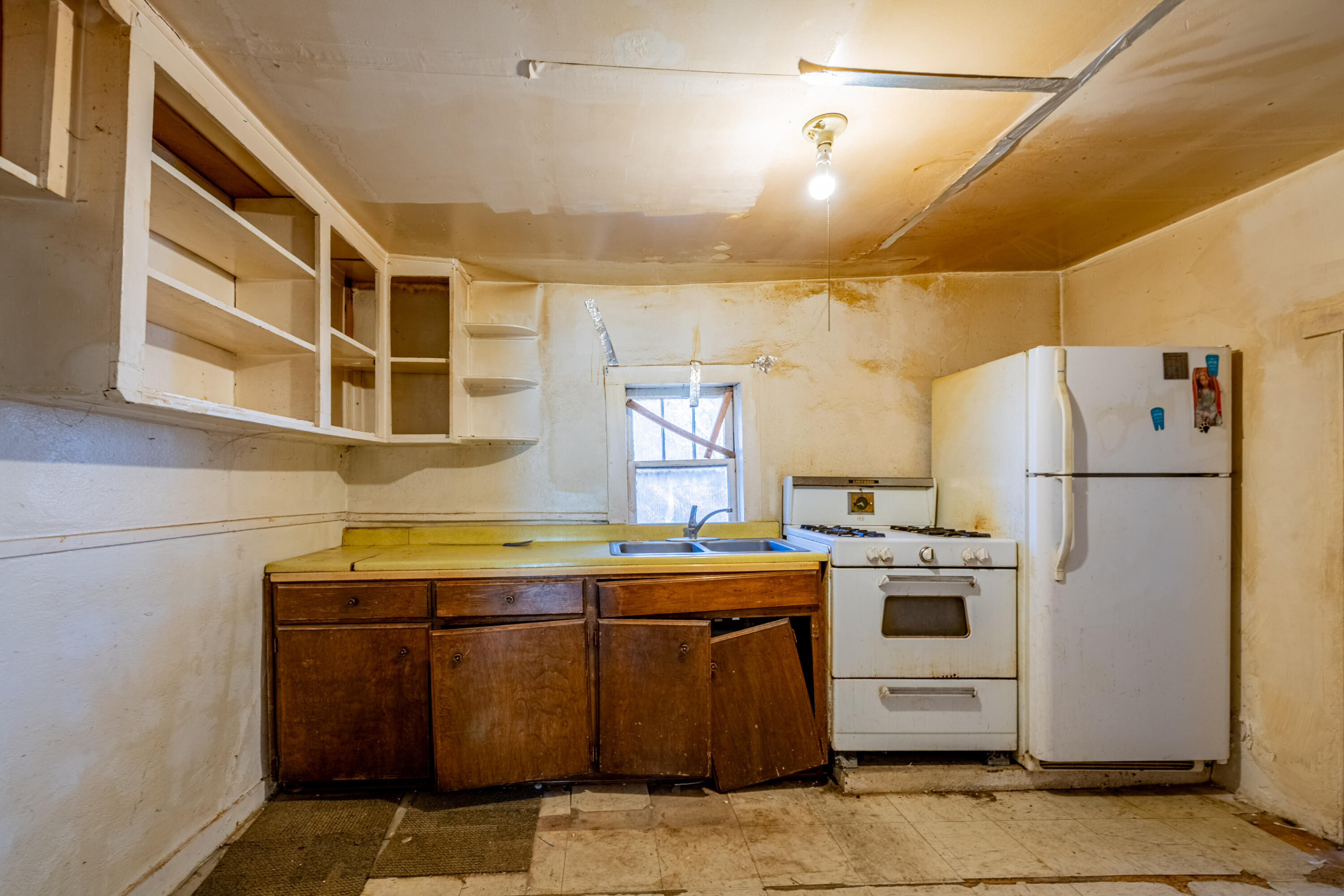 7601, 7605 Edith Boulevard NE