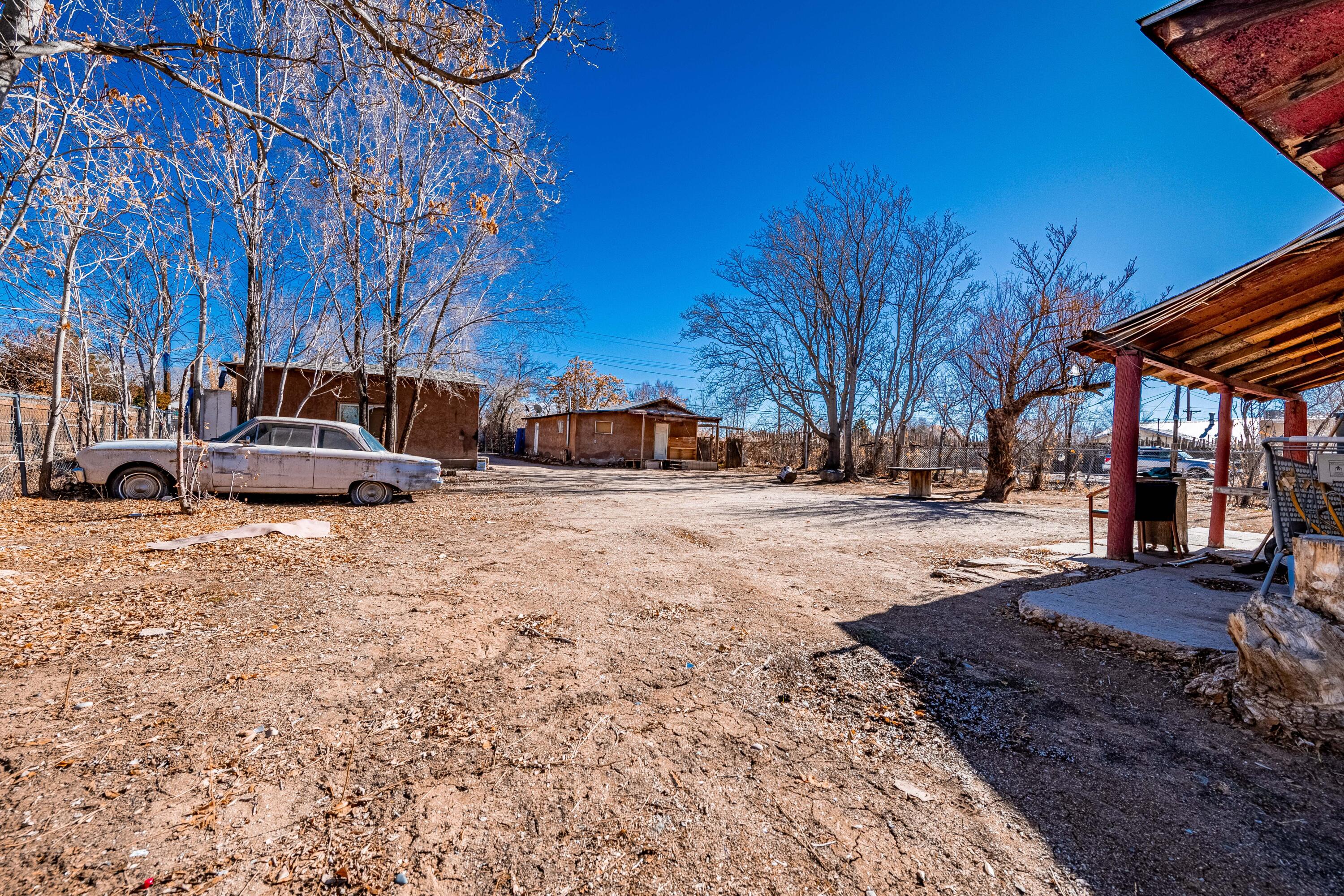 7601, 7605 Edith Boulevard NE