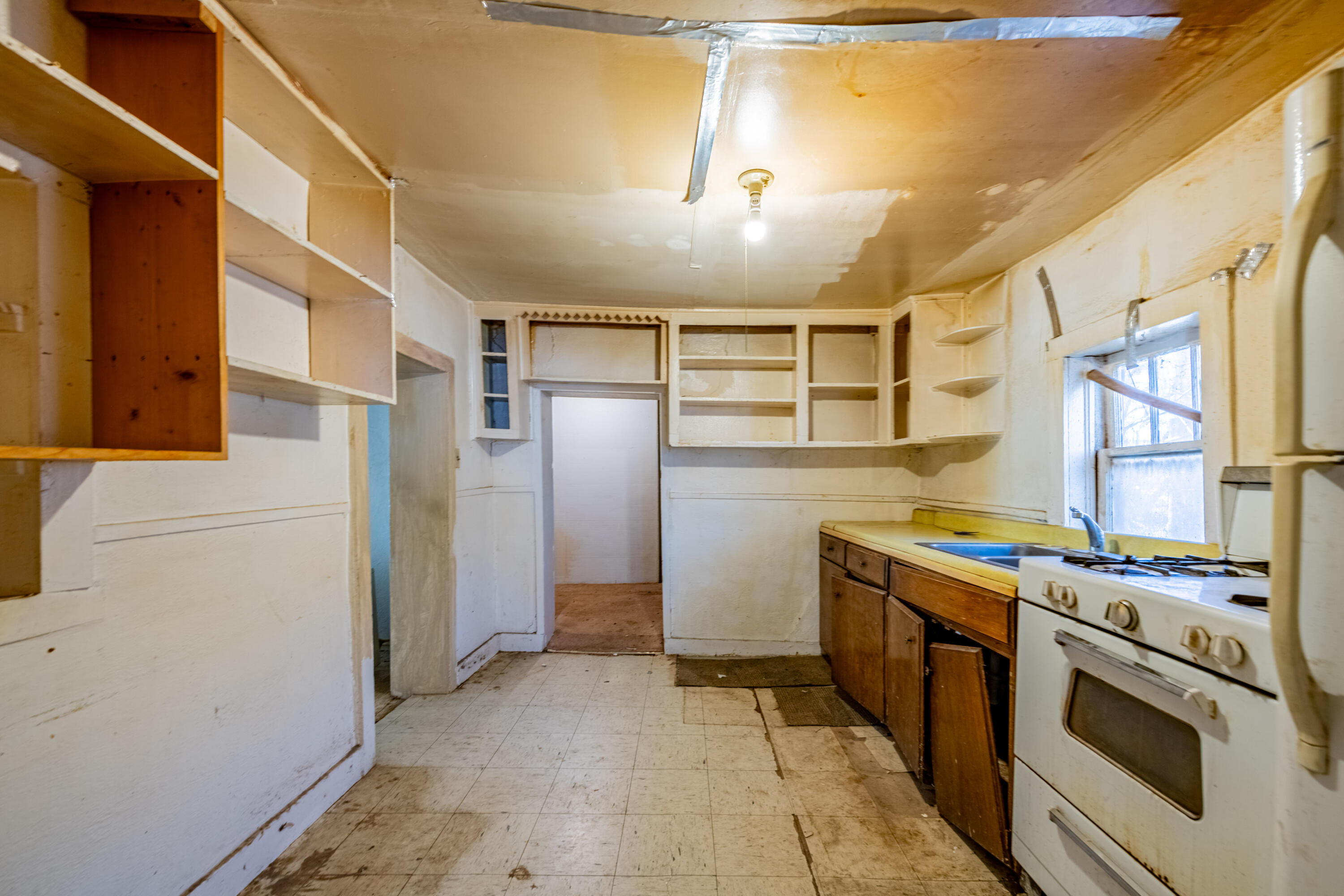 7601, 7605 Edith Boulevard NE