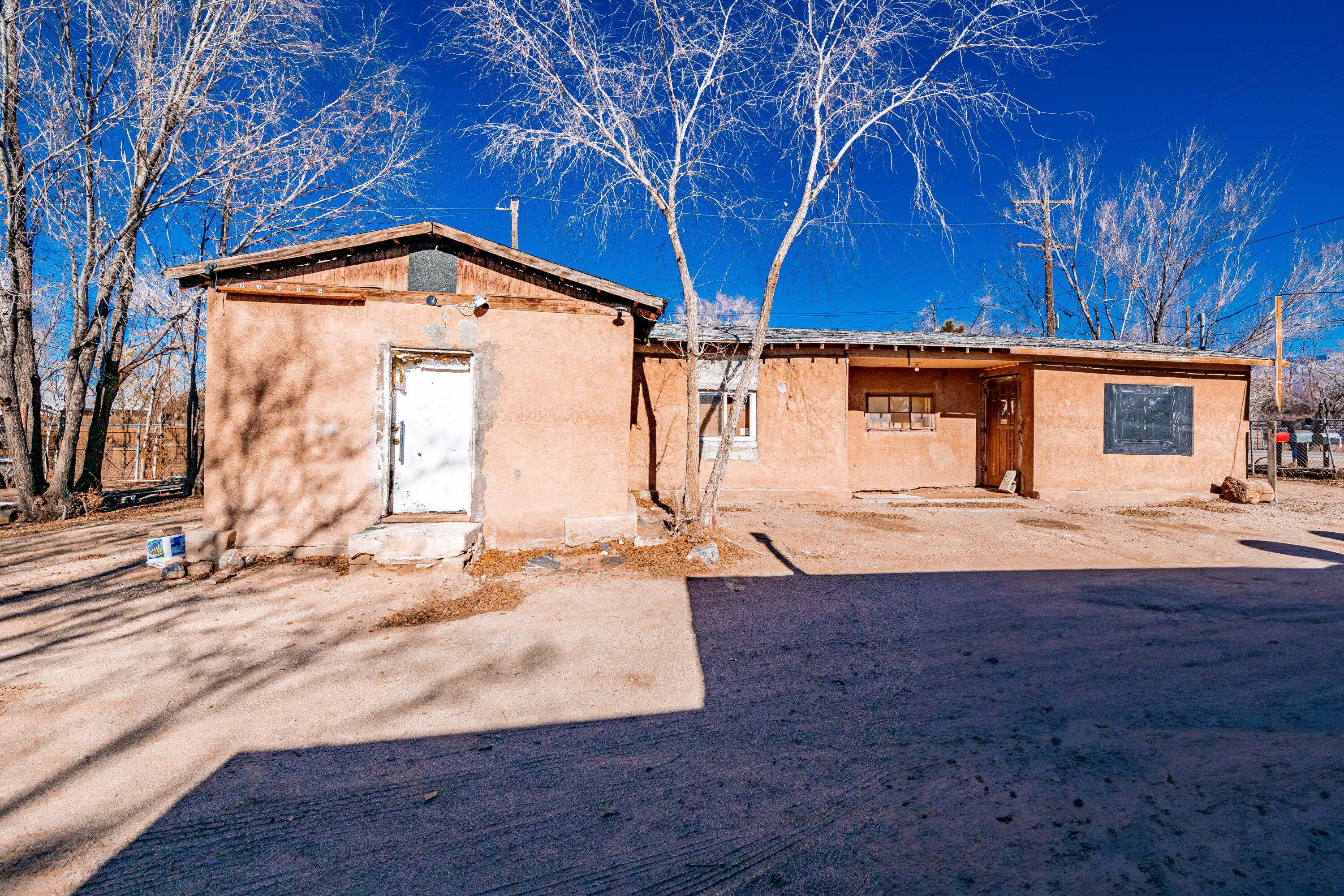 7601, 7605 Edith Boulevard NE