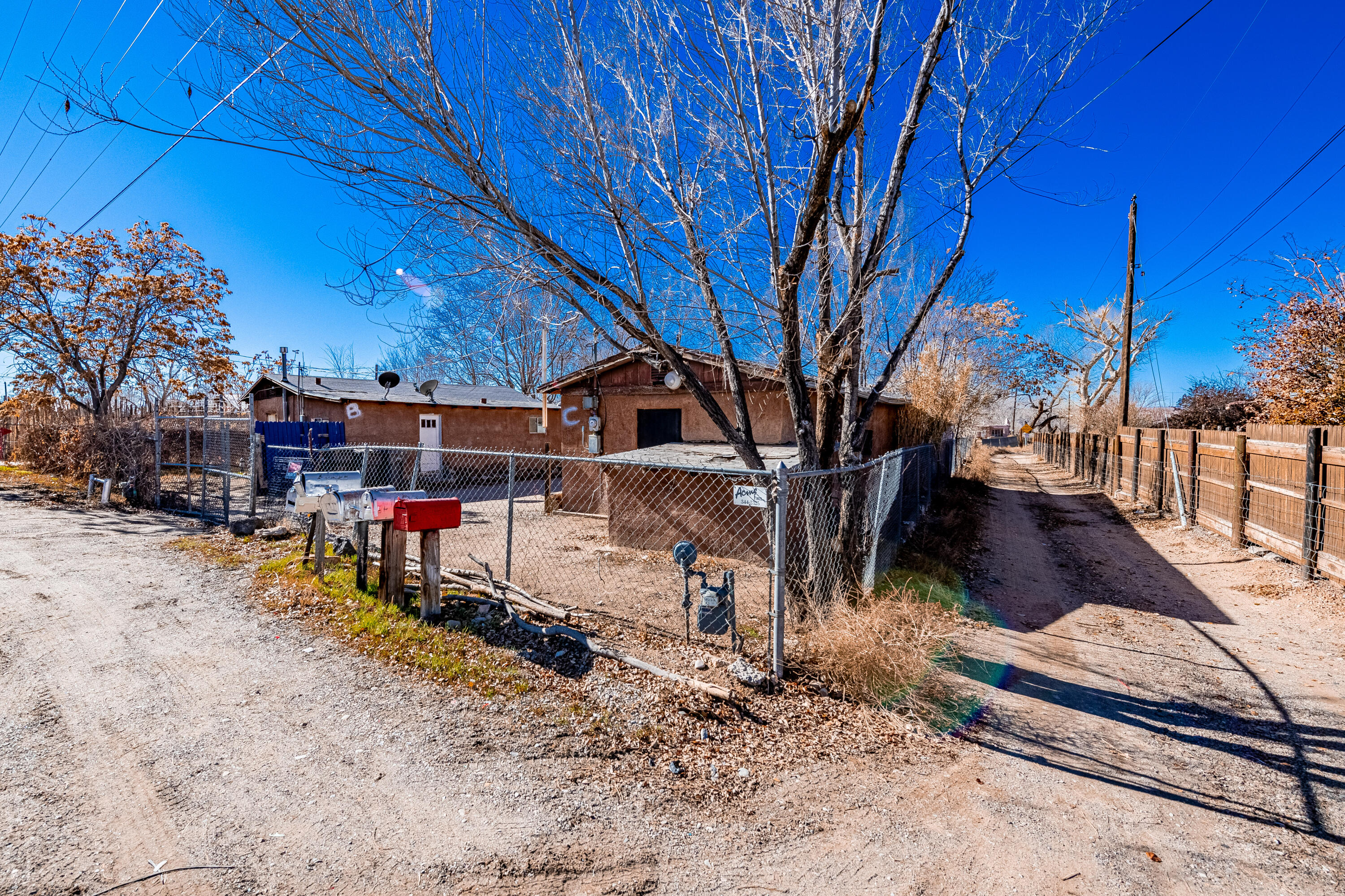 7601, 7605 Edith Boulevard NE