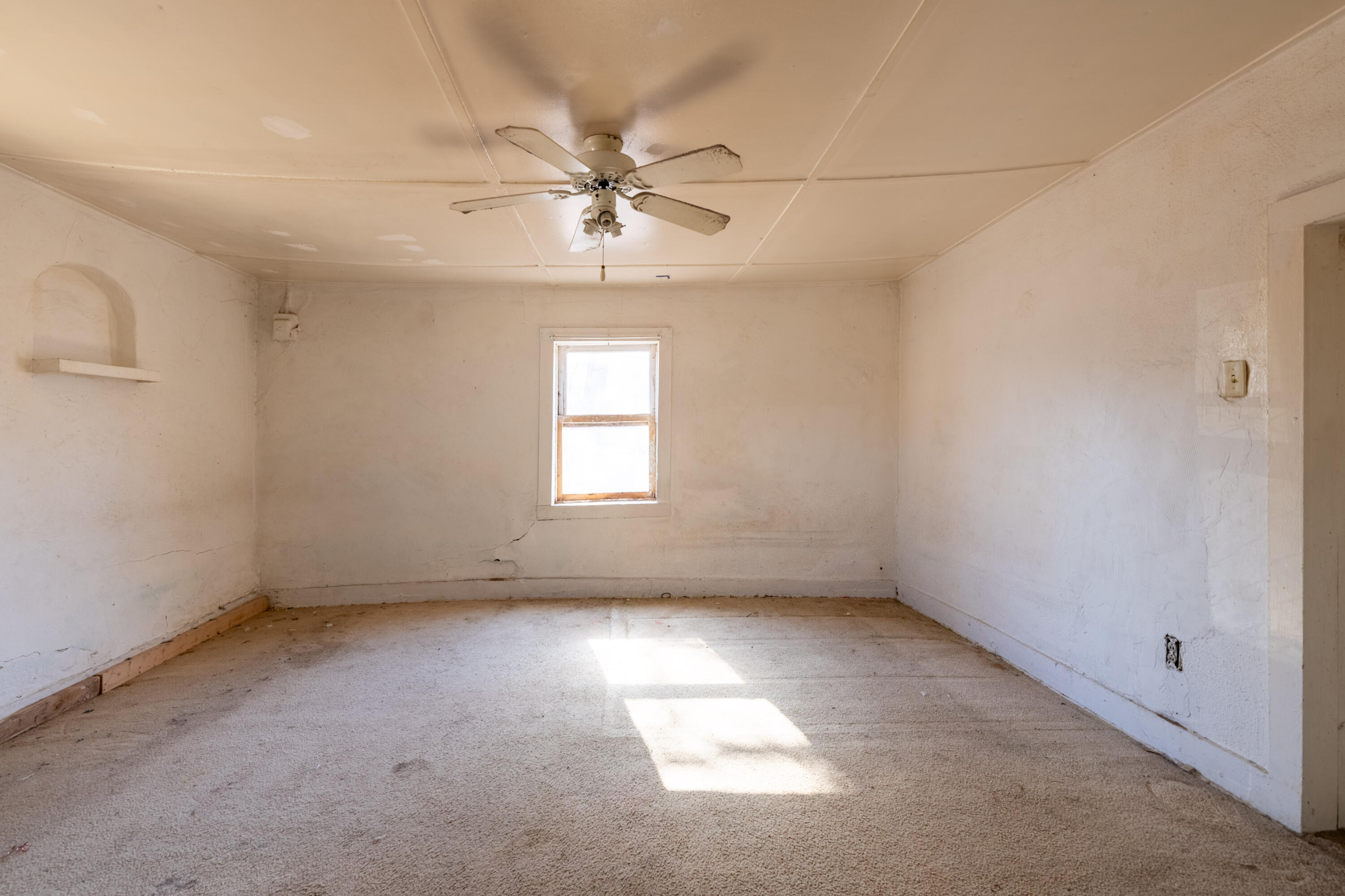 7601, 7605 Edith Boulevard NE
