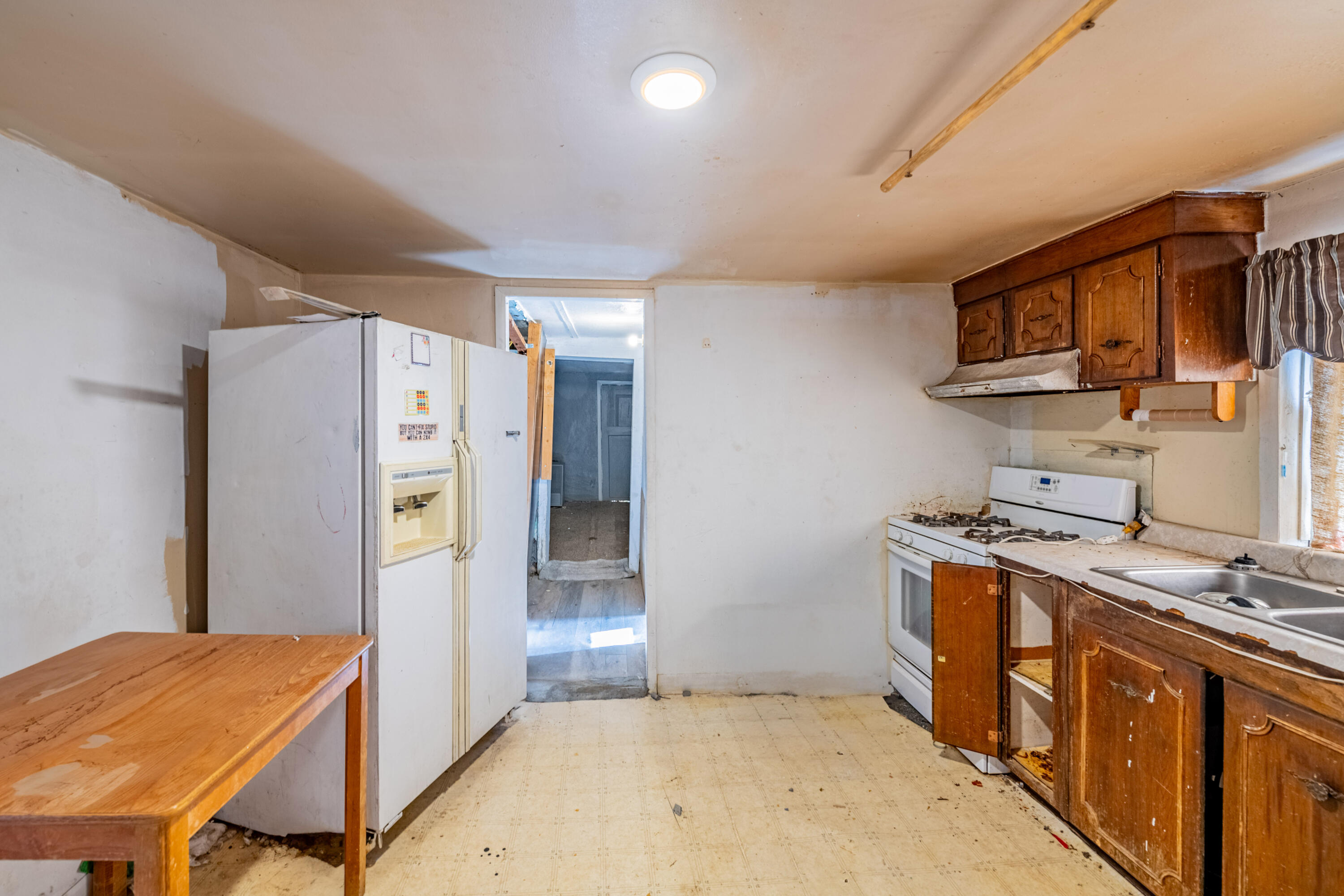 7601, 7605 Edith Boulevard NE