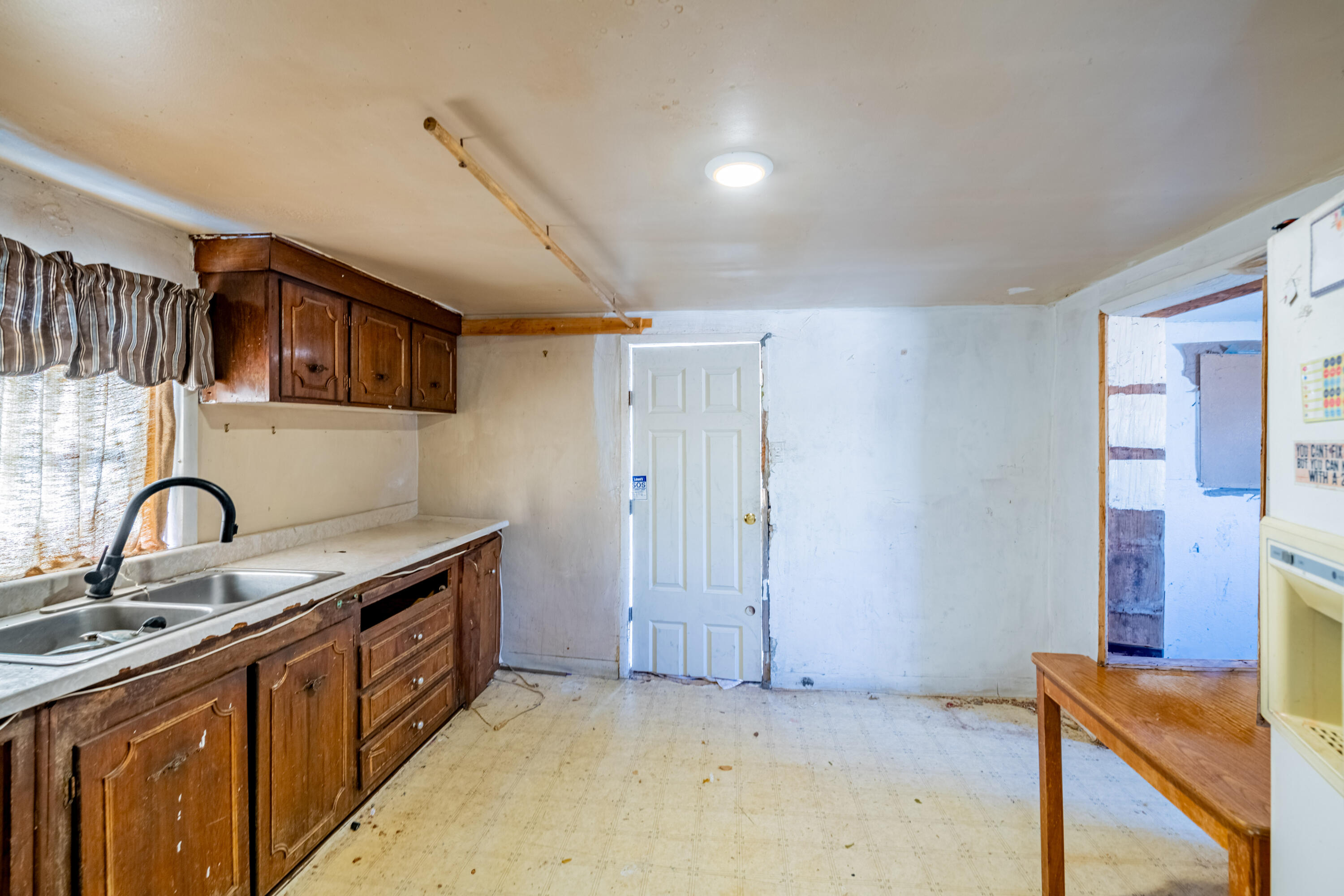 7601, 7605 Edith Boulevard NE