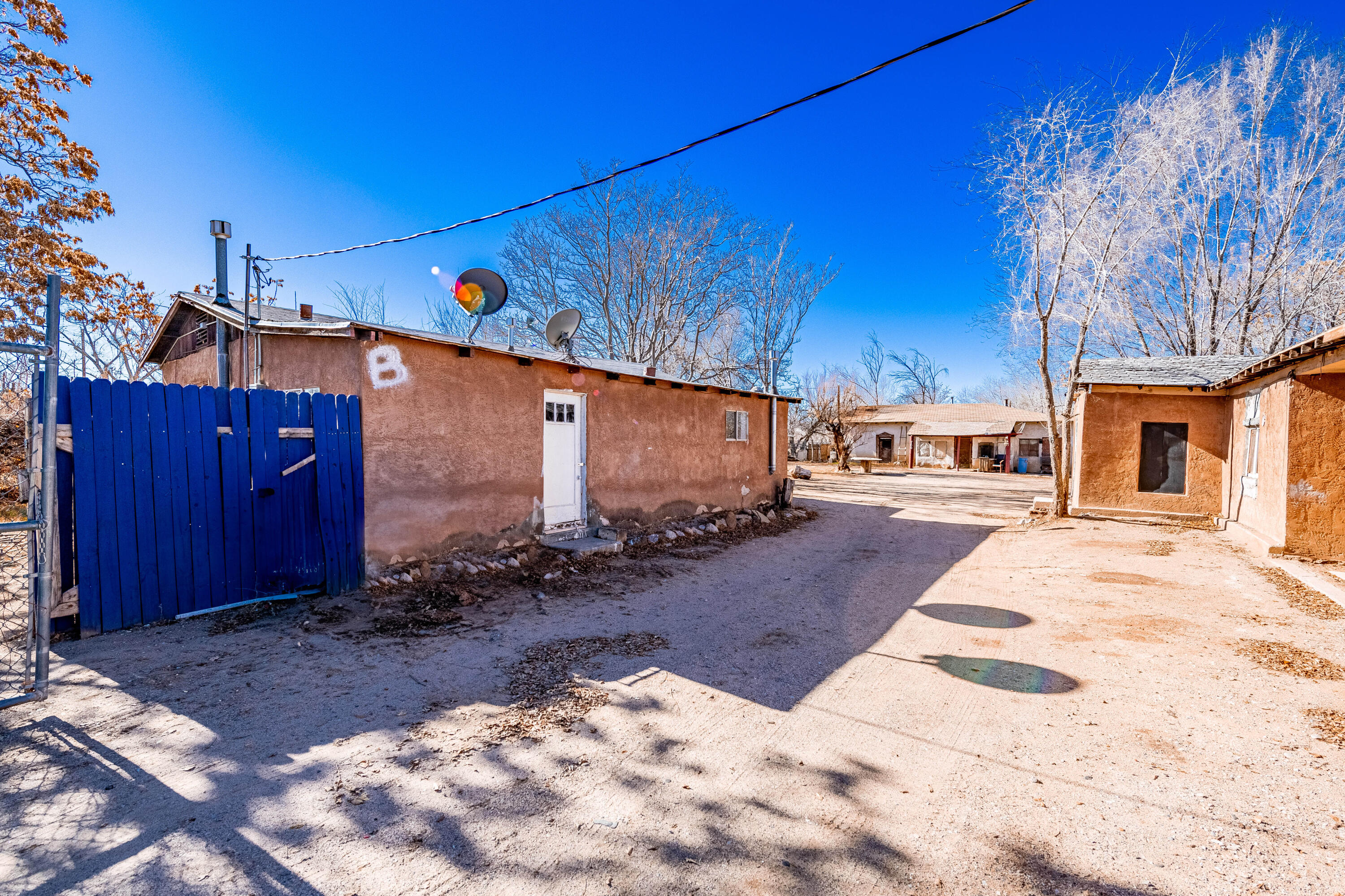 7601, 7605 Edith Boulevard NE
