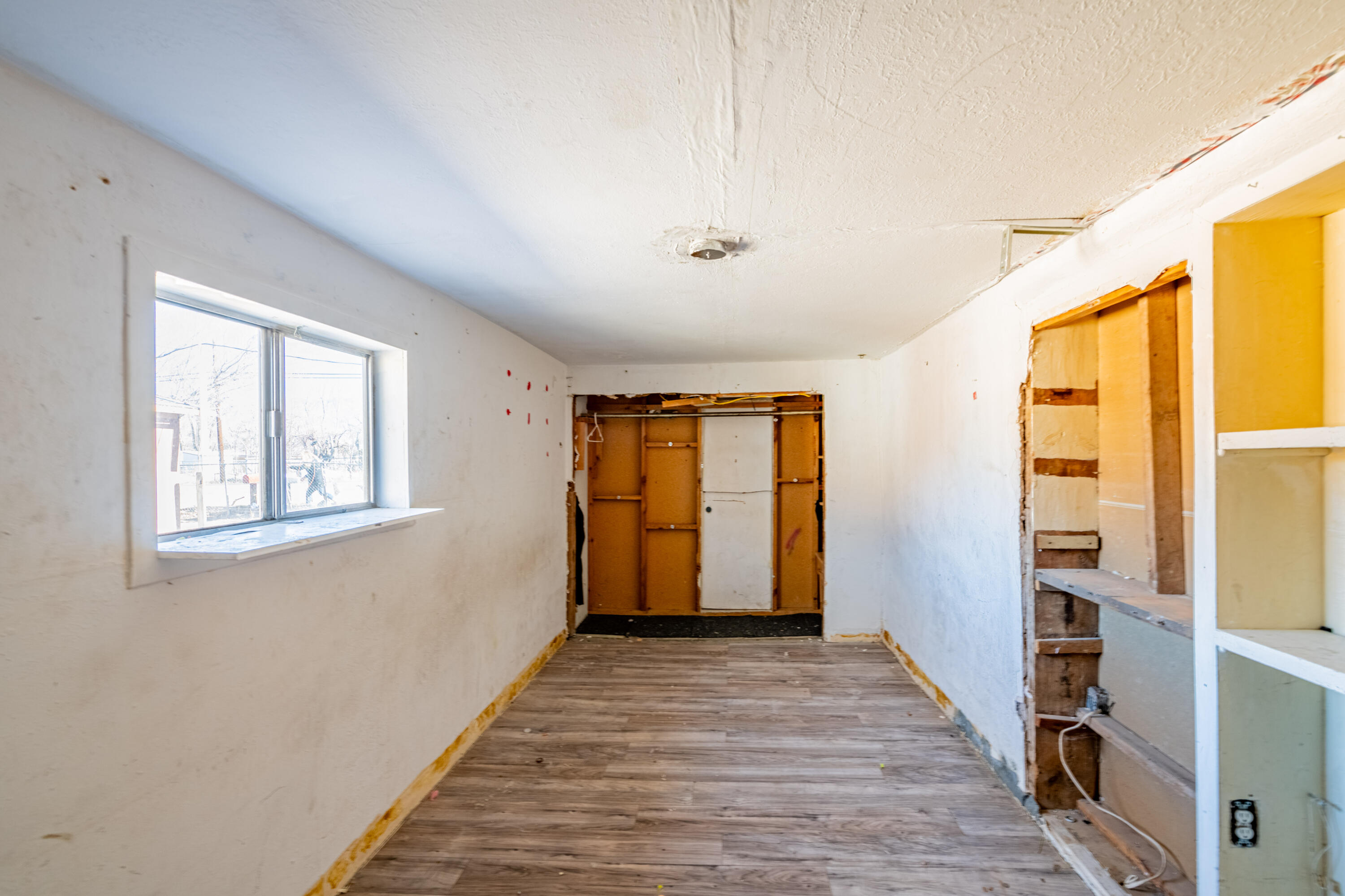 7601, 7605 Edith Boulevard NE