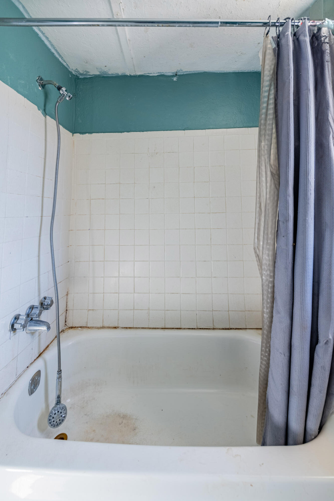 7601, 7605 Edith Boulevard NE