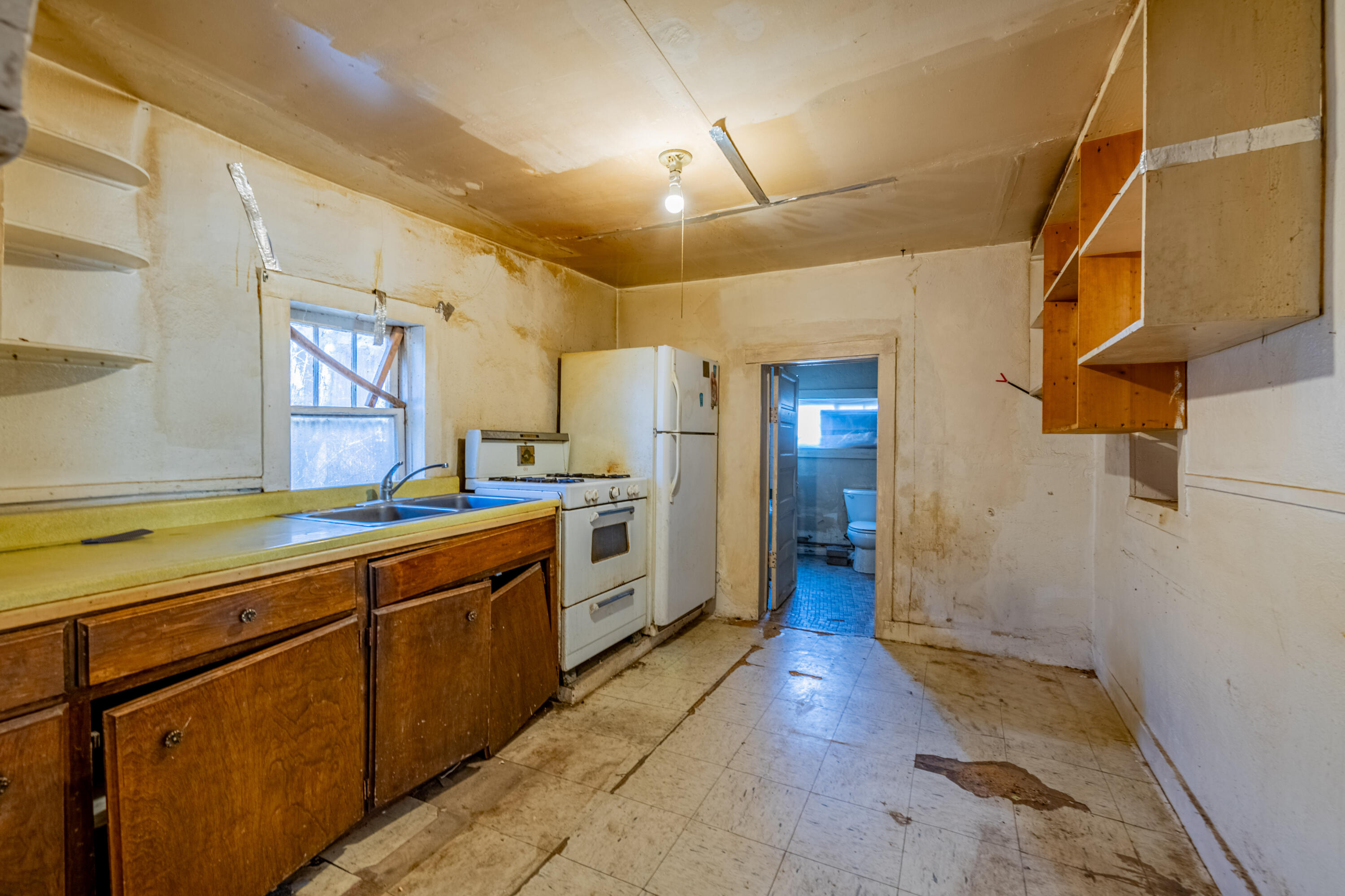 7601, 7605 Edith Boulevard NE