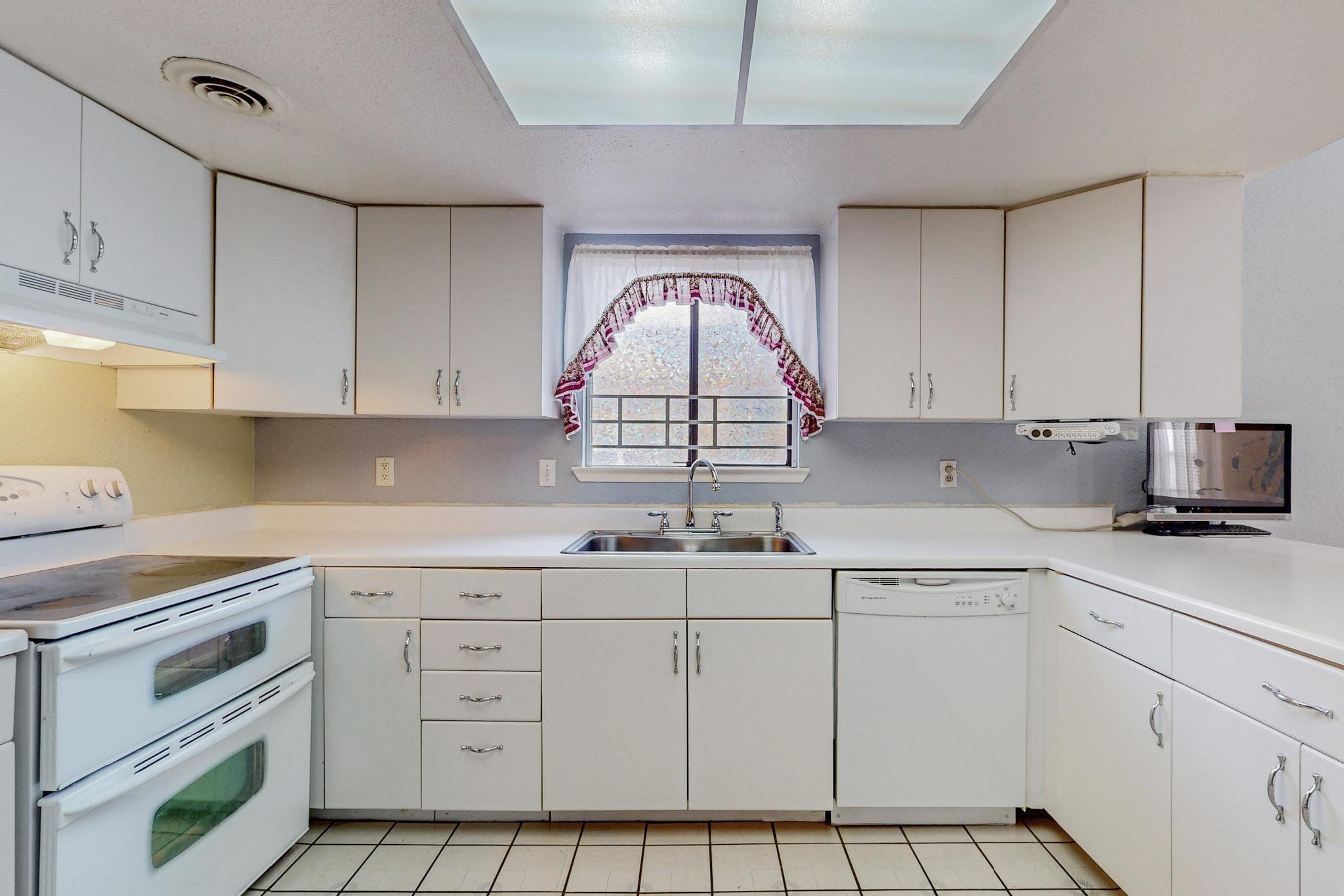 36 Westlake Drive NE
