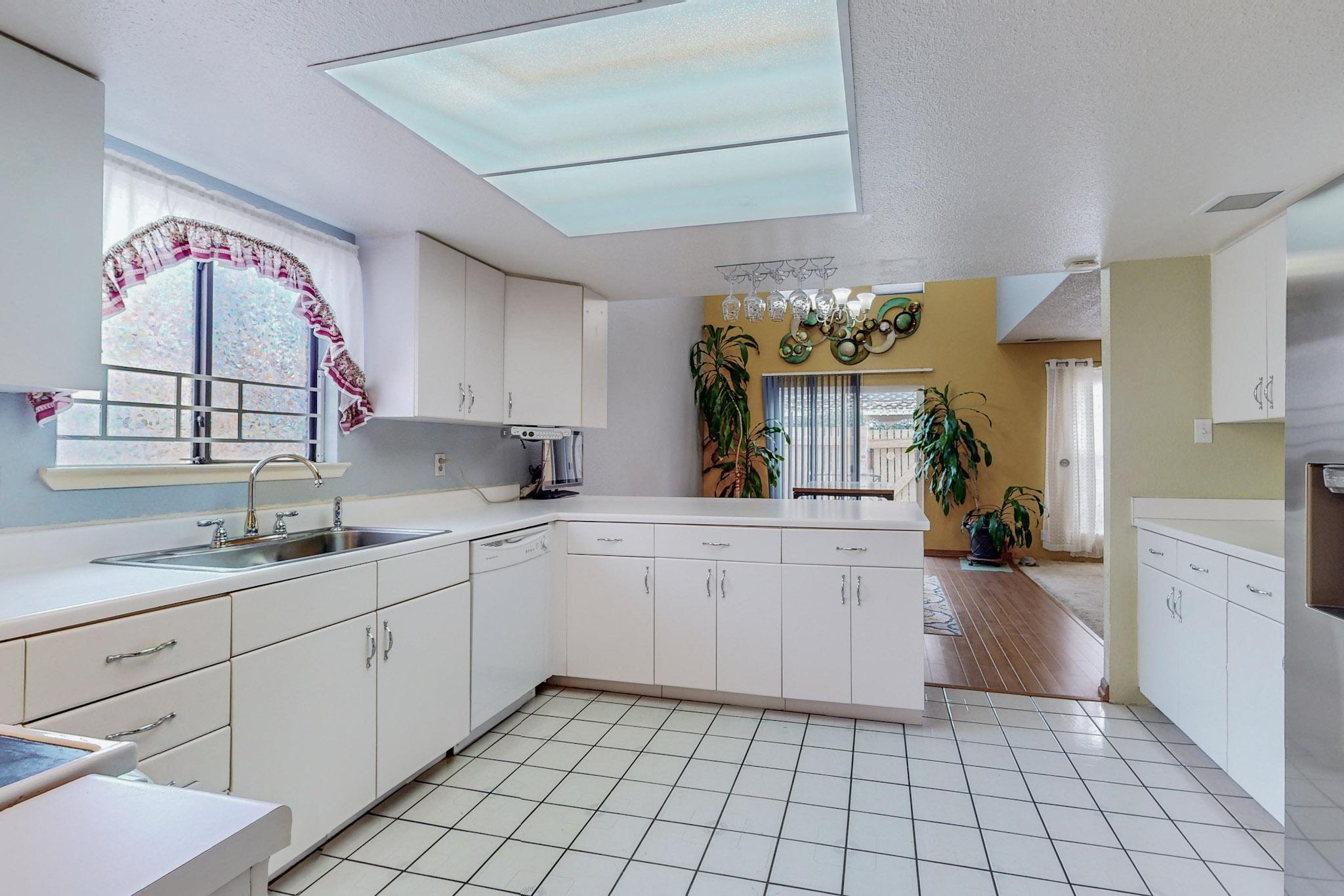36 Westlake Drive NE