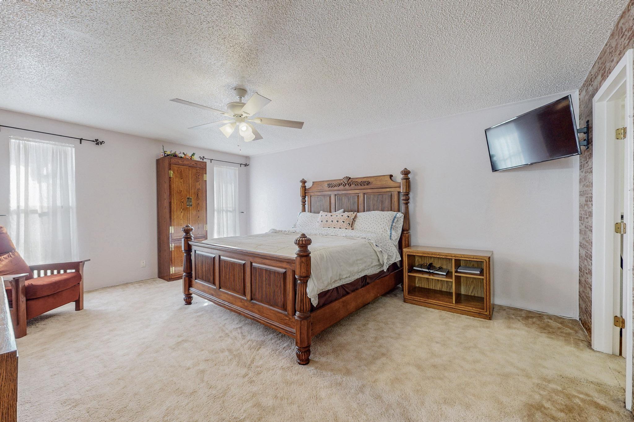 36 Westlake Drive NE