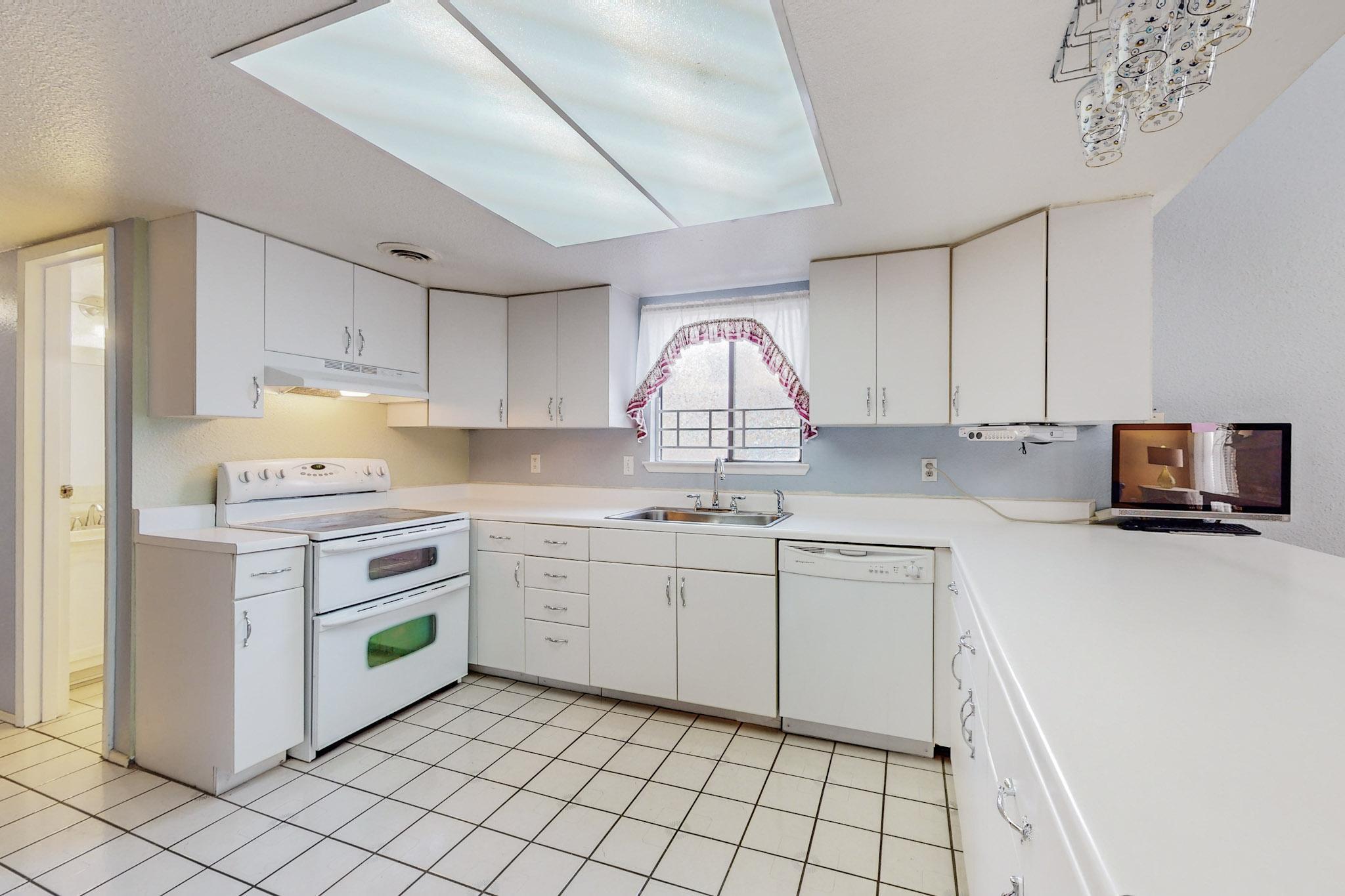 36 Westlake Drive NE