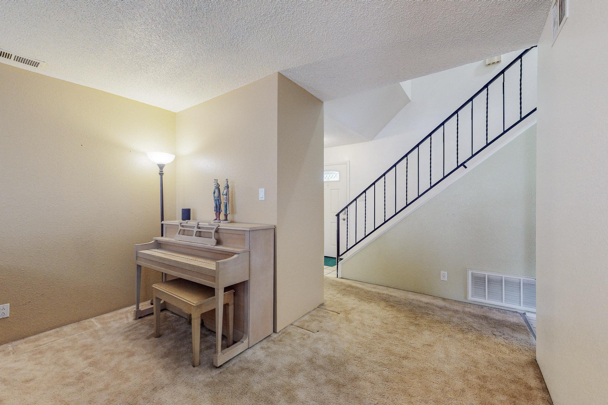 36 Westlake Drive NE